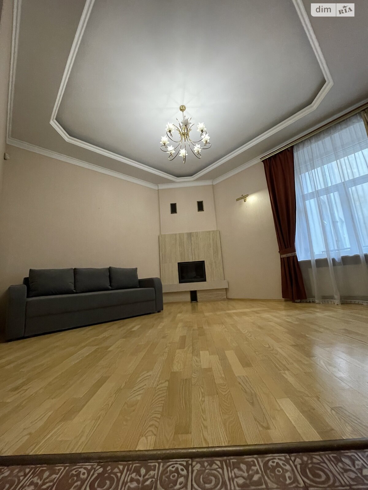 трикімнатна квартира в Львові, район Центр, на вул. Крушельницької Соломії 19 в довготривалу оренду помісячно фото 1