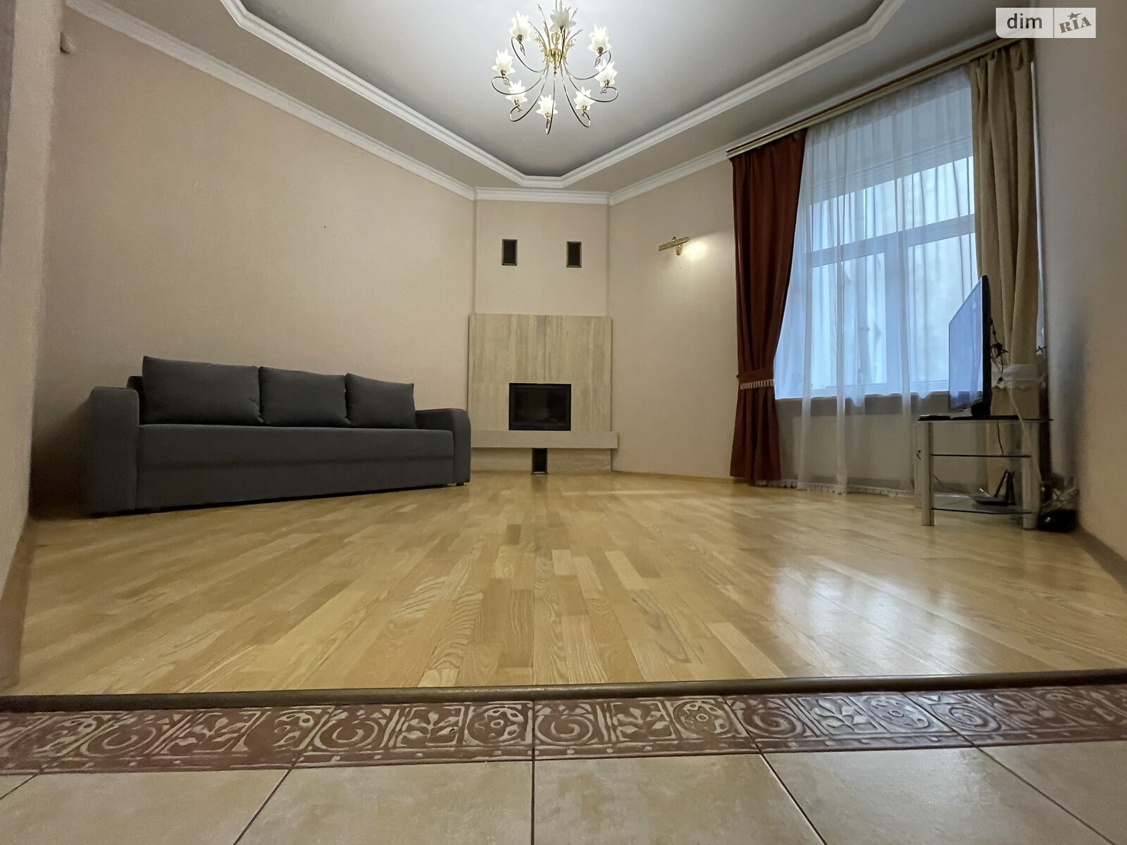 трикімнатна квартира в Львові, район Центр, на вул. Крушельницької Соломії 19 в довготривалу оренду помісячно фото 1