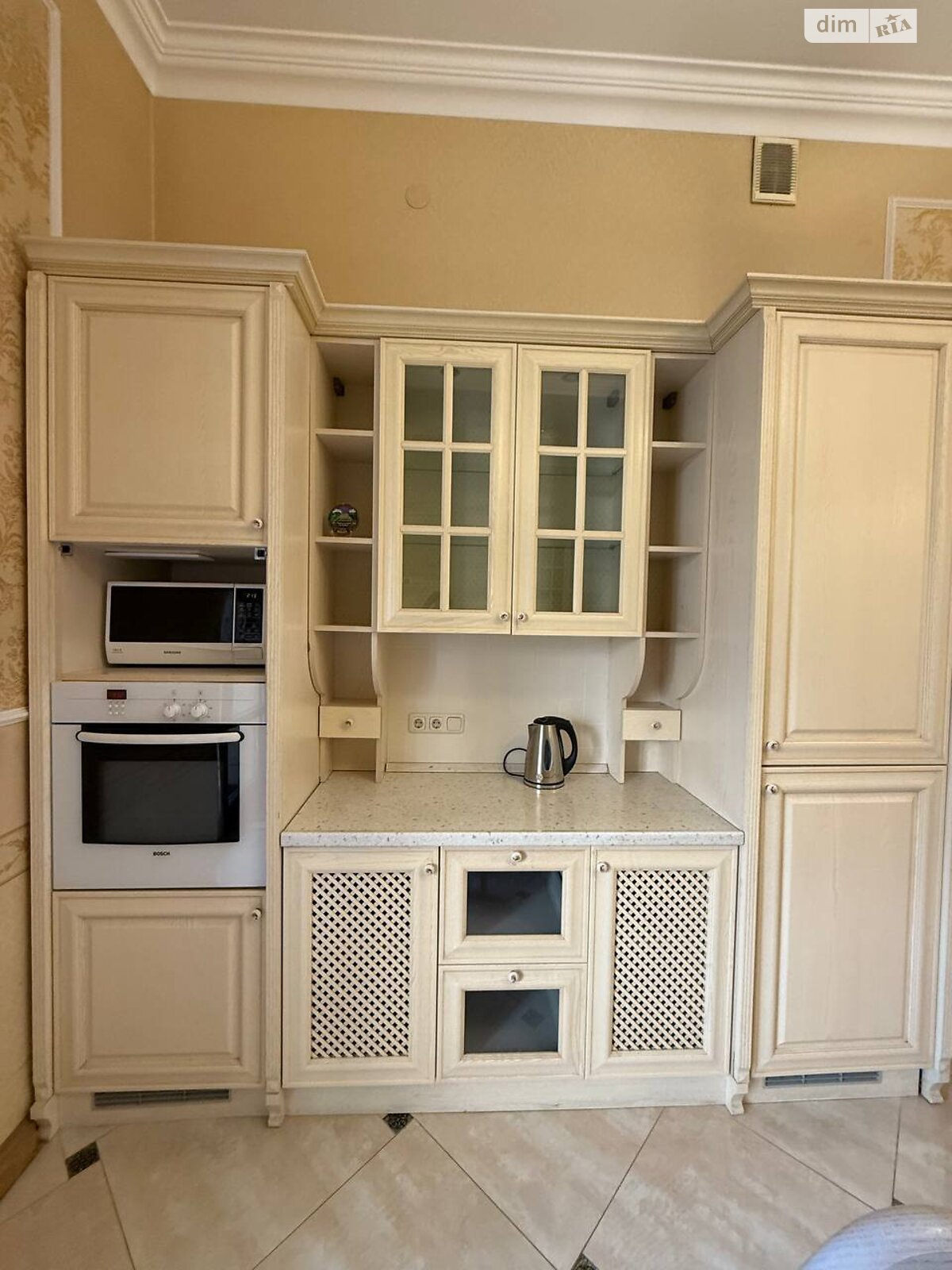 четырехкомнатная квартира в Львове, район Центр, на ул. Крушельницкой Соломии в аренду на долгий срок помесячно фото 1 четырехкомнатная квартира в Львове, район Центр, на ул. Крушельницкой Соломии в аренду на долгий срок помесячно фото 1