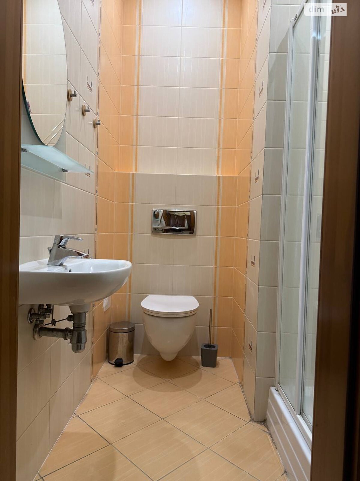 четырехкомнатная квартира в Львове, район Центр, на ул. Крушельницкой Соломии в аренду на долгий срок помесячно фото 1 четырехкомнатная квартира в Львове, район Центр, на ул. Крушельницкой Соломии в аренду на долгий срок помесячно фото 1