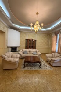 четырехкомнатная квартира в Львове, район Центр, на ул. Крушельницкой Соломии в аренду на долгий срок помесячно фото 2 четырехкомнатная квартира в Львове, район Центр, на ул. Крушельницкой Соломии в аренду на долгий срок помесячно фото 2