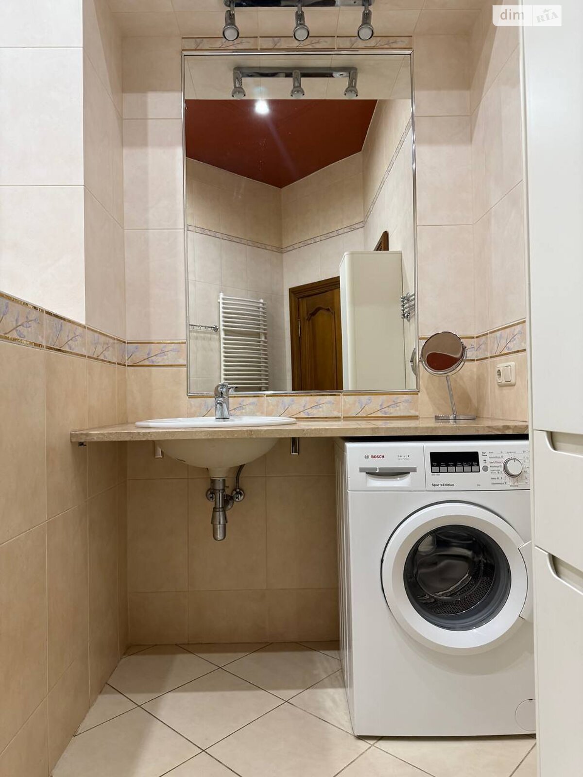 четырехкомнатная квартира в Львове, район Центр, на ул. Крушельницкой Соломии в аренду на долгий срок помесячно фото 1 четырехкомнатная квартира в Львове, район Центр, на ул. Крушельницкой Соломии в аренду на долгий срок помесячно фото 1