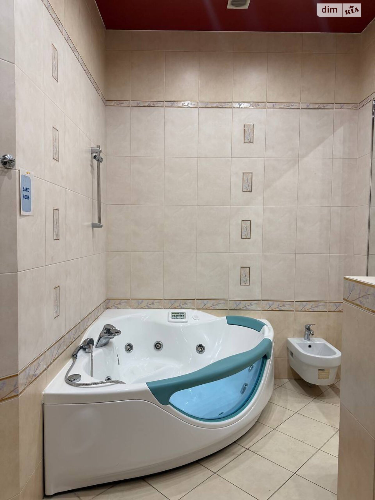 четырехкомнатная квартира в Львове, район Центр, на ул. Крушельницкой Соломии в аренду на долгий срок помесячно фото 1 четырехкомнатная квартира в Львове, район Центр, на ул. Крушельницкой Соломии в аренду на долгий срок помесячно фото 1