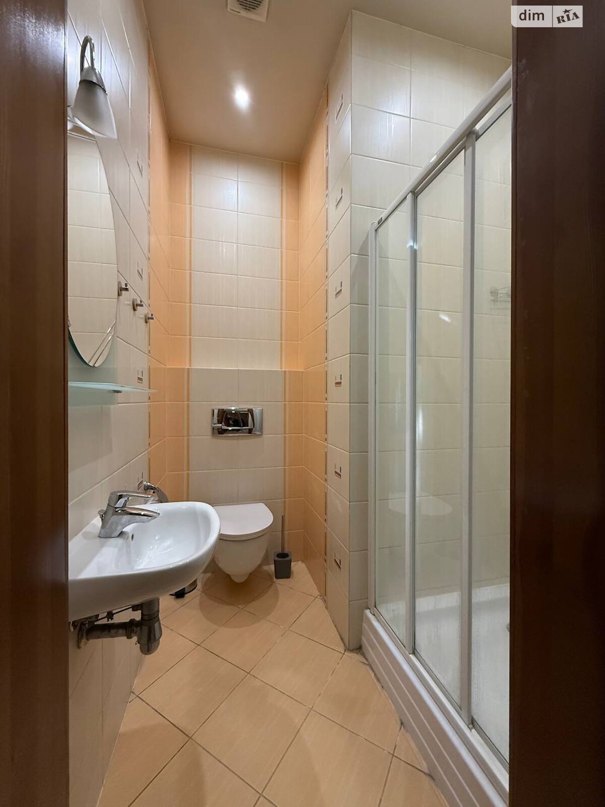 четырехкомнатная квартира в Львове, район Центр, на ул. Крушельницкой Соломии в аренду на долгий срок помесячно фото 1 четырехкомнатная квартира в Львове, район Центр, на ул. Крушельницкой Соломии в аренду на долгий срок помесячно фото 1