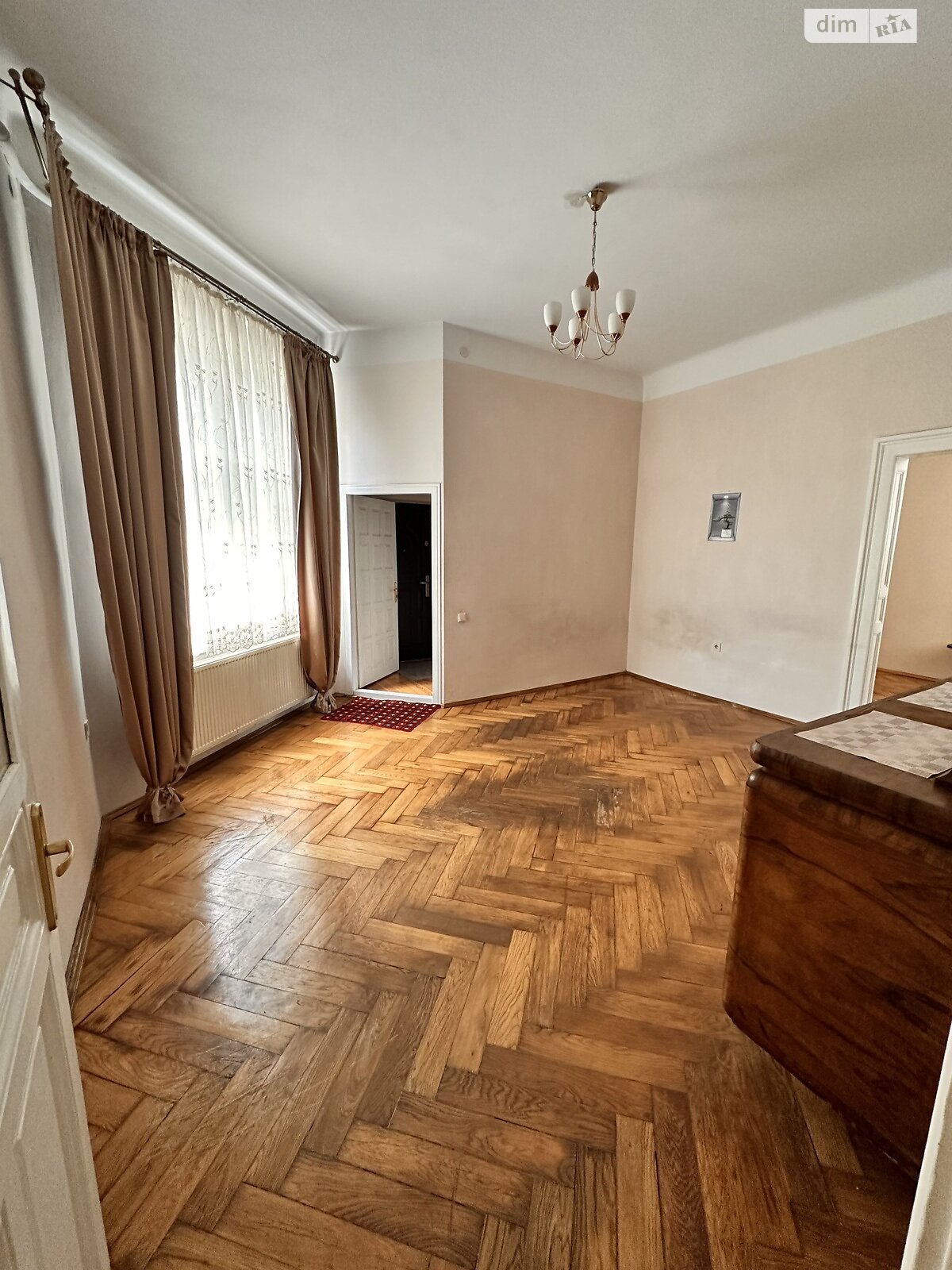 двокімнатна квартира в Львові, район Центр, на пл. Міцкевича 6/7 в довготривалу оренду помісячно фото 1