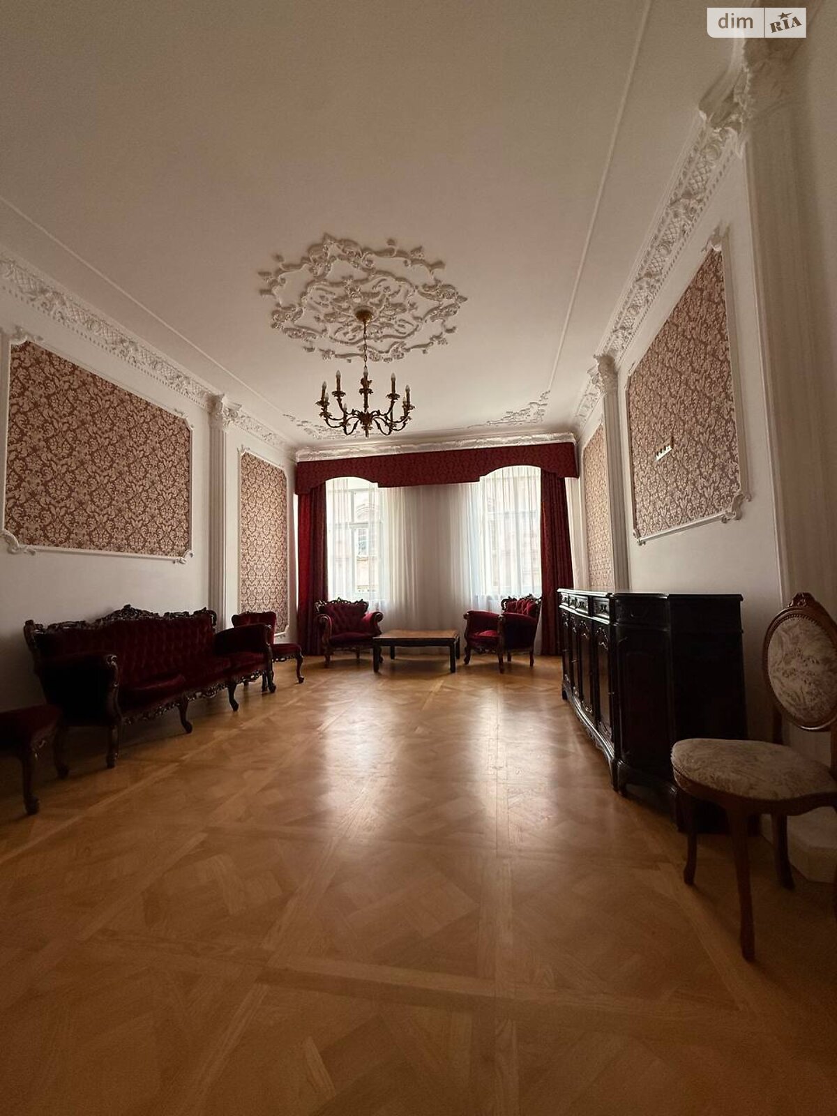 трехкомнатная квартира в Львове, район Центр, на ул. Николая Коперника в аренду на долгий срок помесячно фото 1 трехкомнатная квартира в Львове, район Центр, на ул. Николая Коперника в аренду на долгий срок помесячно фото 1