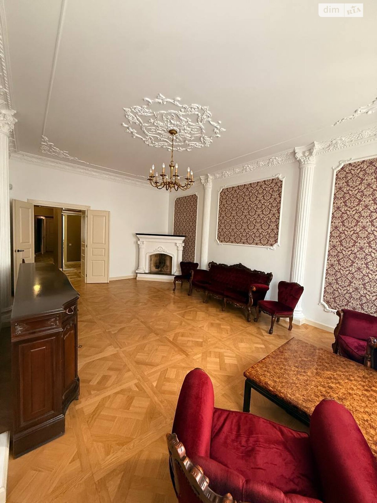 трехкомнатная квартира в Львове, район Центр, на ул. Николая Коперника в аренду на долгий срок помесячно фото 1 трехкомнатная квартира в Львове, район Центр, на ул. Николая Коперника в аренду на долгий срок помесячно фото 1