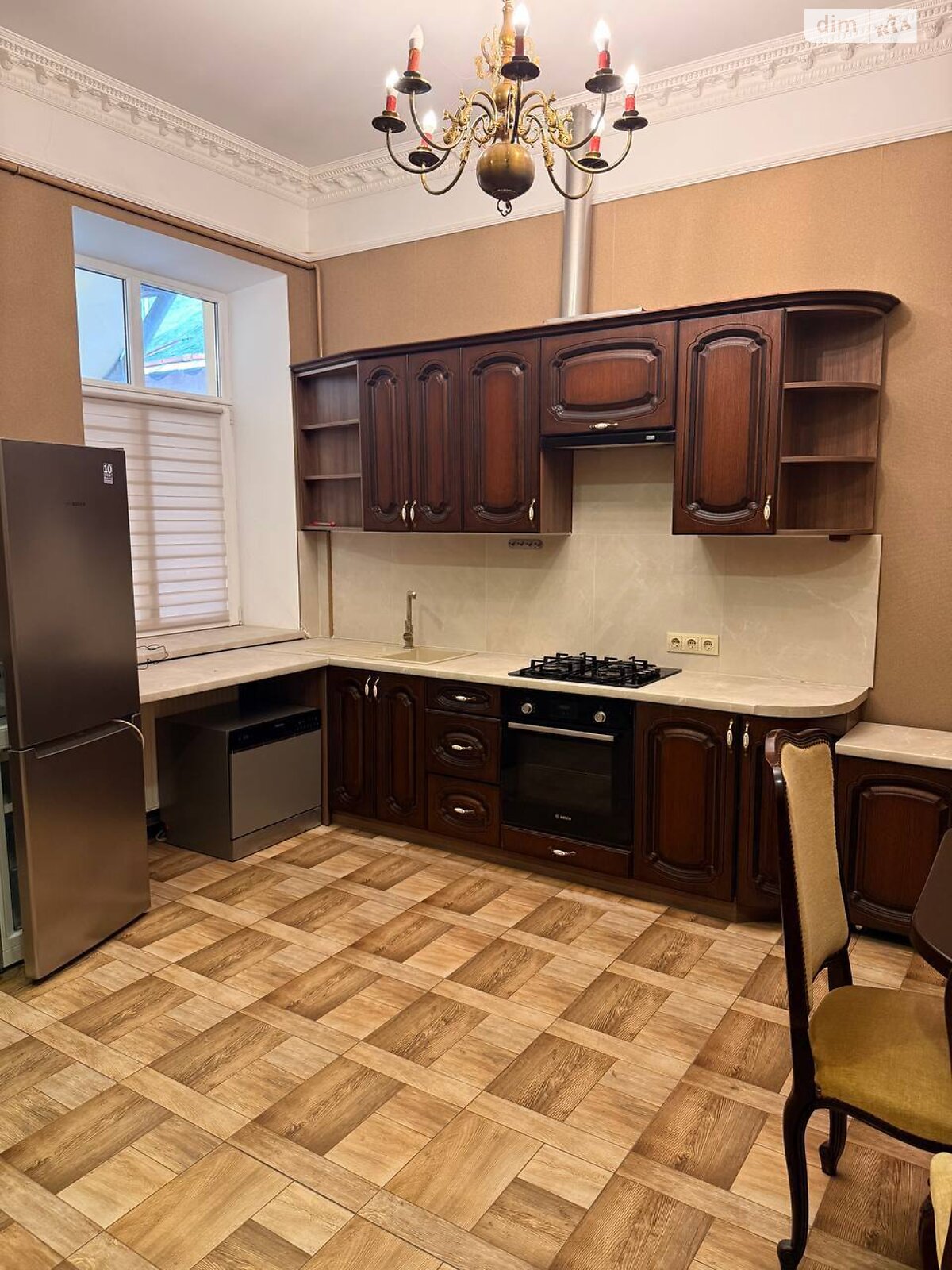 трехкомнатная квартира в Львове, район Центр, на ул. Николая Коперника в аренду на долгий срок помесячно фото 1 трехкомнатная квартира в Львове, район Центр, на ул. Николая Коперника в аренду на долгий срок помесячно фото 1