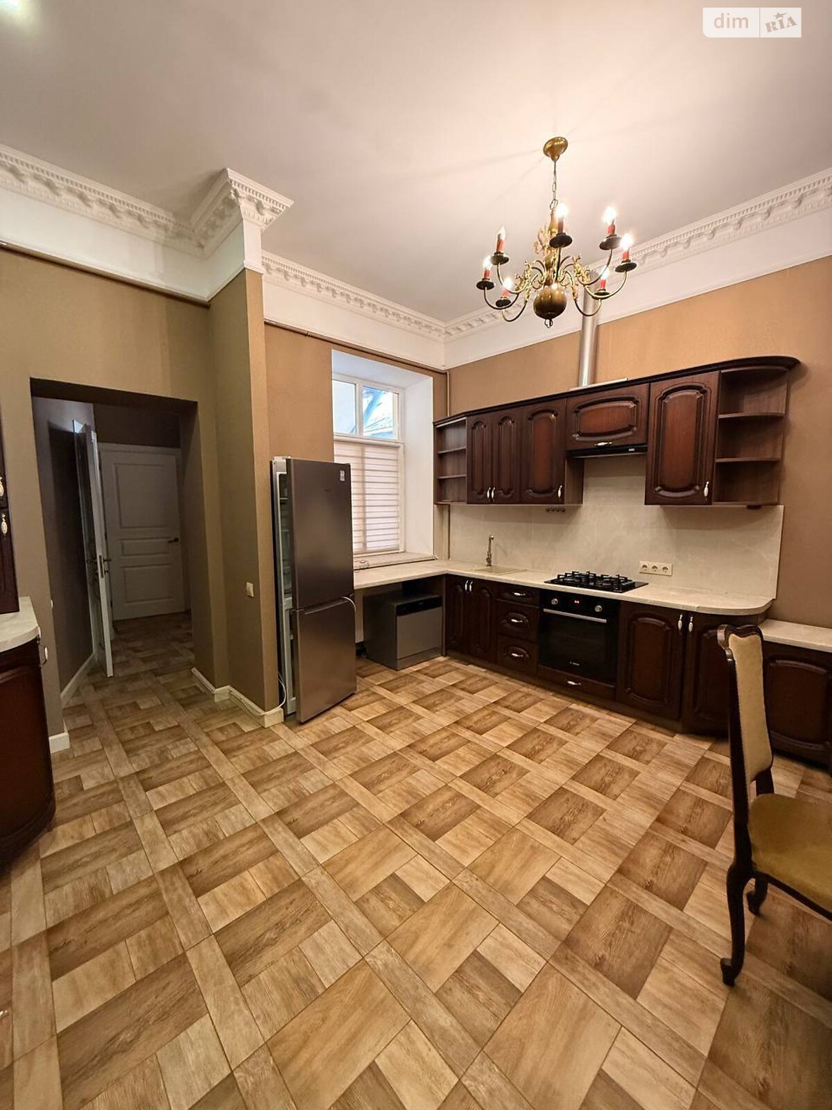 трехкомнатная квартира в Львове, район Центр, на ул. Николая Коперника в аренду на долгий срок помесячно фото 1 трехкомнатная квартира в Львове, район Центр, на ул. Николая Коперника в аренду на долгий срок помесячно фото 1