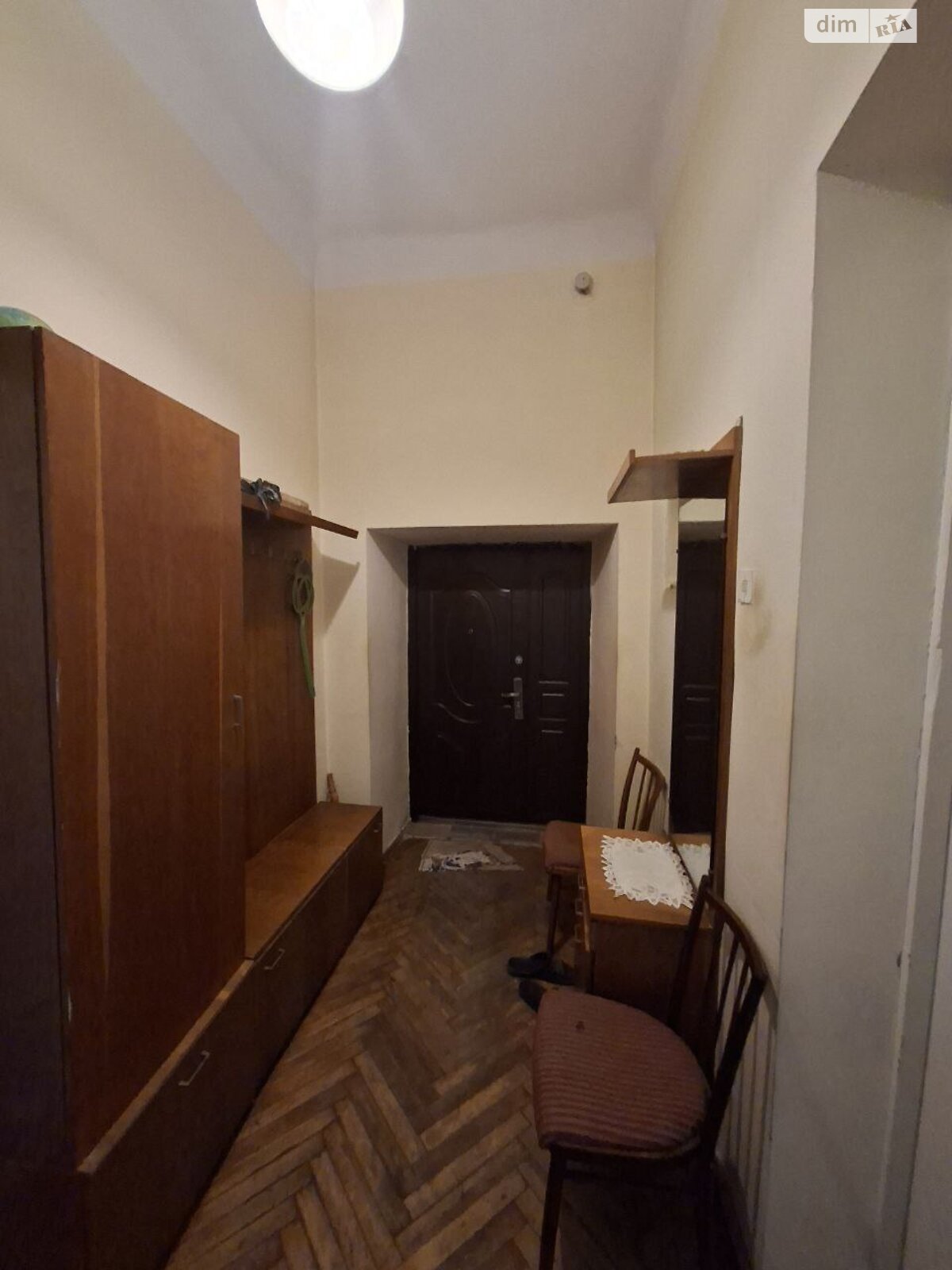 трикімнатна квартира в Львові, район Центр, на вул. Під Дубом в довготривалу оренду помісячно фото 1 трикімнатна квартира в Львові, район Центр, на вул. Під Дубом в довготривалу оренду помісячно фото 1