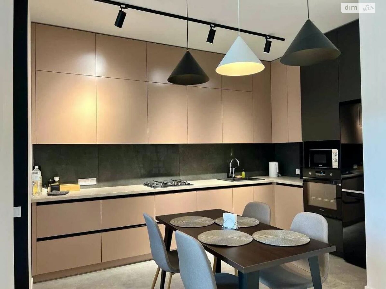 двухкомнатная квартира в Львове, район Центр, на ул. Под Дубом 26 в аренду на долгий срок помесячно фото 1 двухкомнатная квартира в Львове, район Центр, на ул. Под Дубом 26 в аренду на долгий срок помесячно фото 1