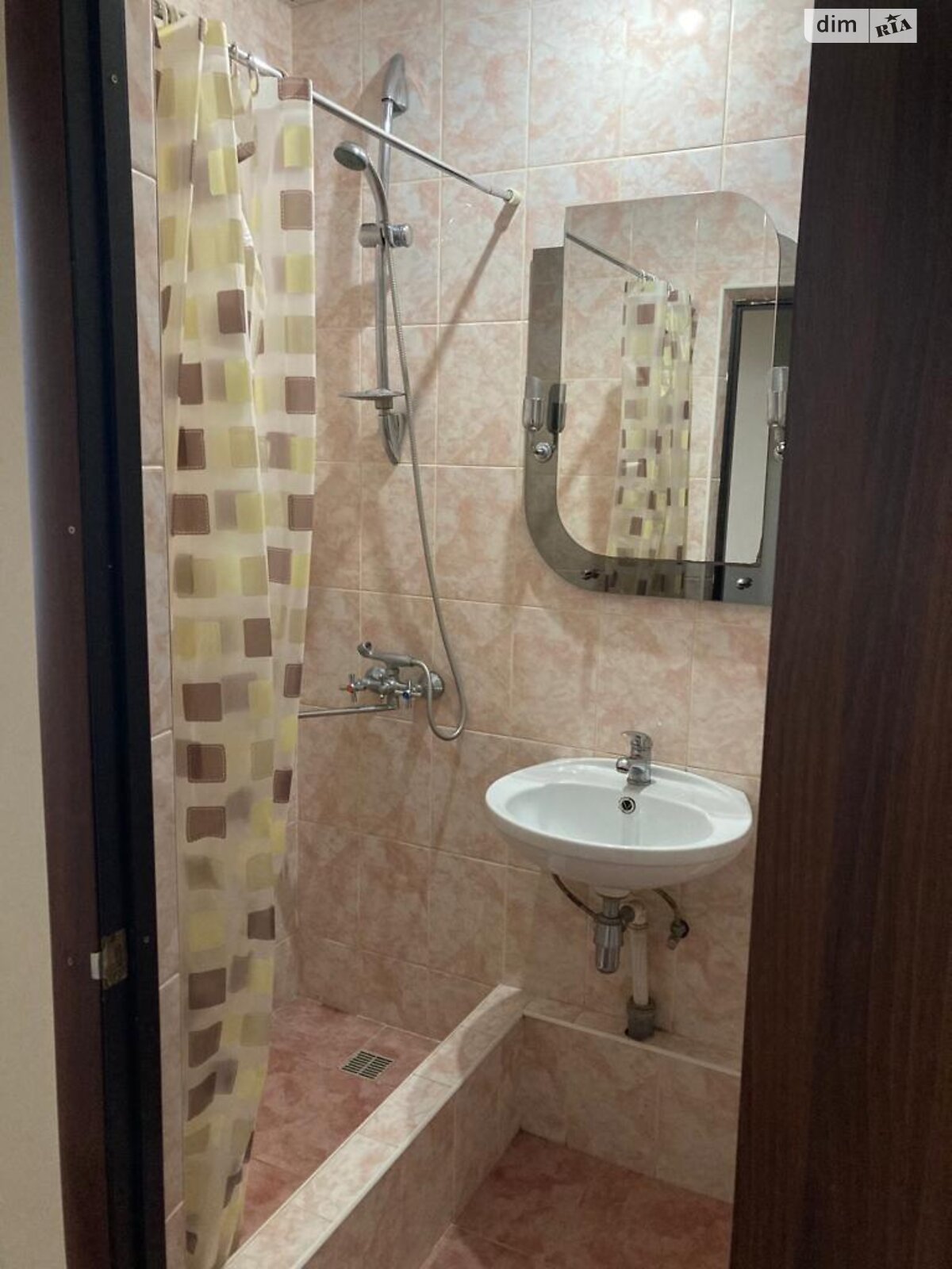 однокомнатная квартира в Львове, район Центр, на ул. Родниковая в аренду на долгий срок помесячно фото 1 однокомнатная квартира в Львове, район Центр, на ул. Родниковая в аренду на долгий срок помесячно фото 1