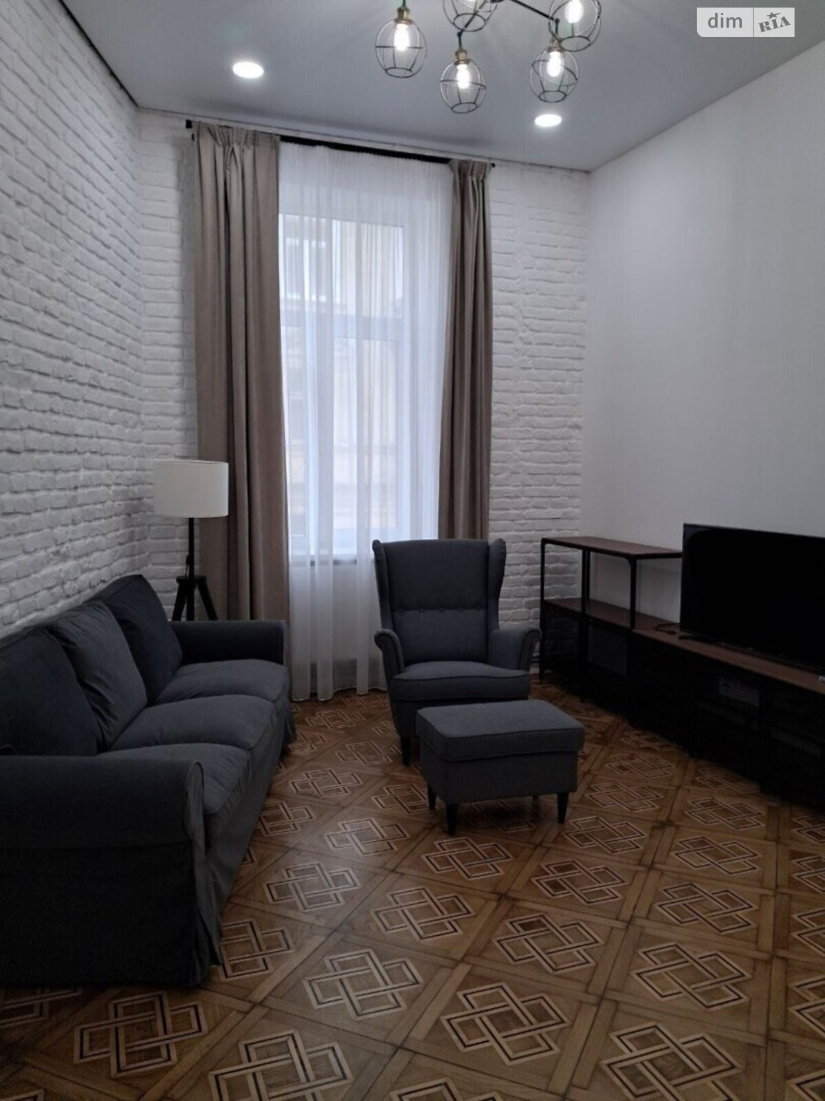 двухкомнатная квартира в Львове, район Центр, на ул. Шептицких 10 в аренду на долгий срок помесячно фото 1 двухкомнатная квартира в Львове, район Центр, на ул. Шептицких 10 в аренду на долгий срок помесячно фото 1