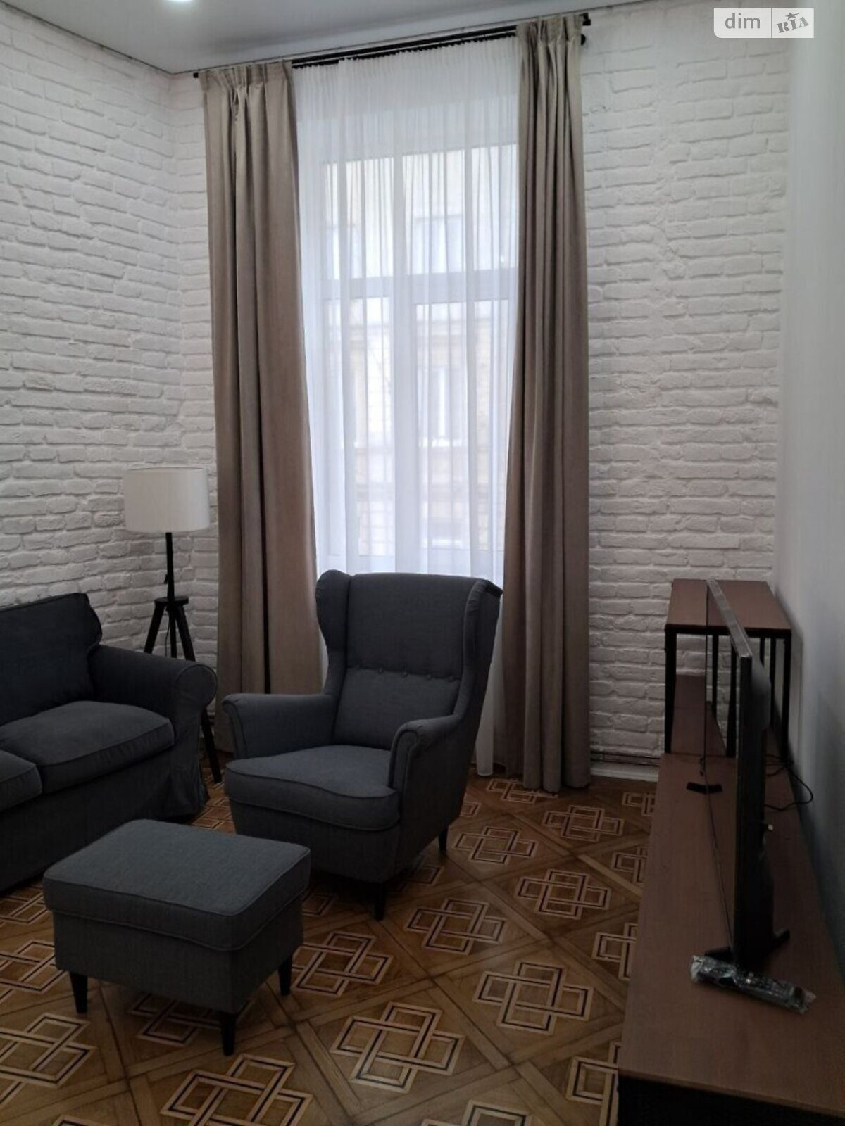 двухкомнатная квартира в Львове, район Центр, на ул. Шептицких 10 в аренду на долгий срок помесячно фото 1 двухкомнатная квартира в Львове, район Центр, на ул. Шептицких 10 в аренду на долгий срок помесячно фото 1