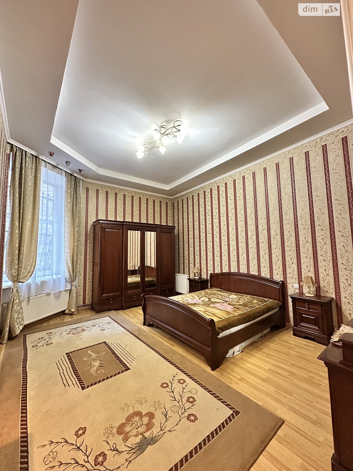 трехкомнатная квартира в Львове, район Центр, на просп. Шевченко в аренду на долгий срок помесячно фото 1 трехкомнатная квартира в Львове, район Центр, на просп. Шевченко в аренду на долгий срок помесячно фото 1