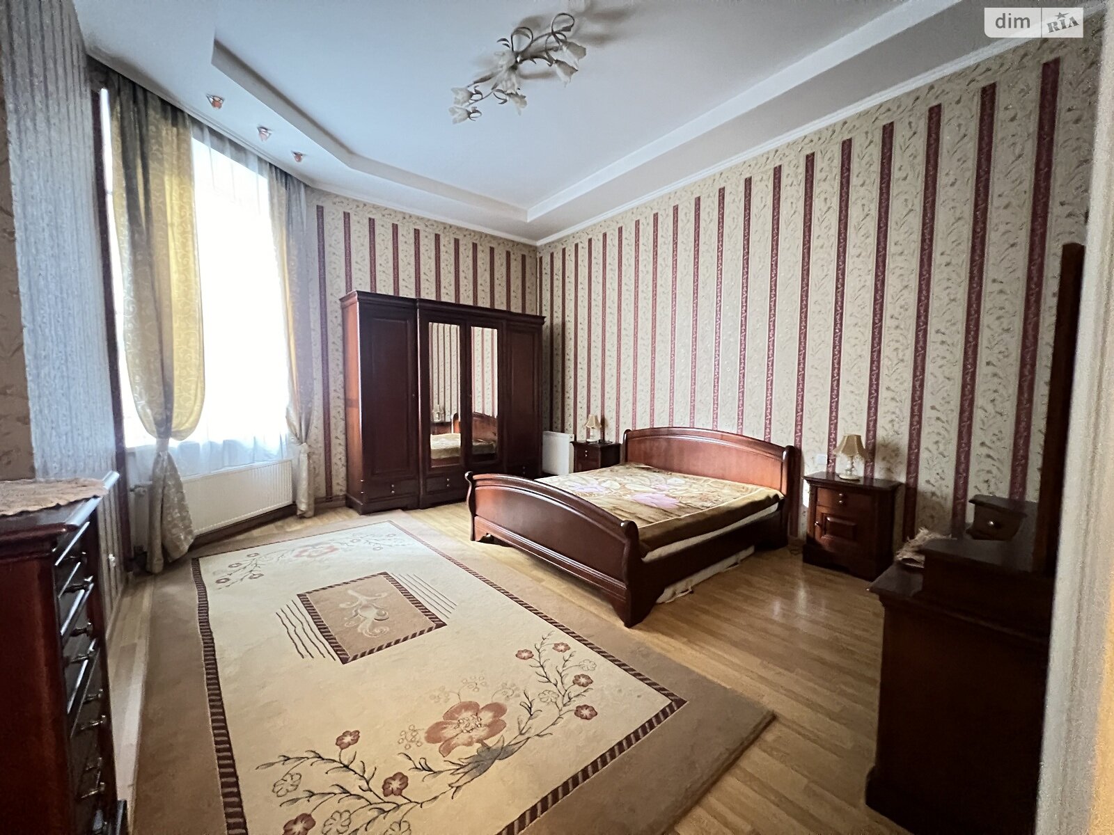 трехкомнатная квартира в Львове, район Центр, на просп. Шевченко в аренду на долгий срок помесячно фото 1 трехкомнатная квартира в Львове, район Центр, на просп. Шевченко в аренду на долгий срок помесячно фото 1