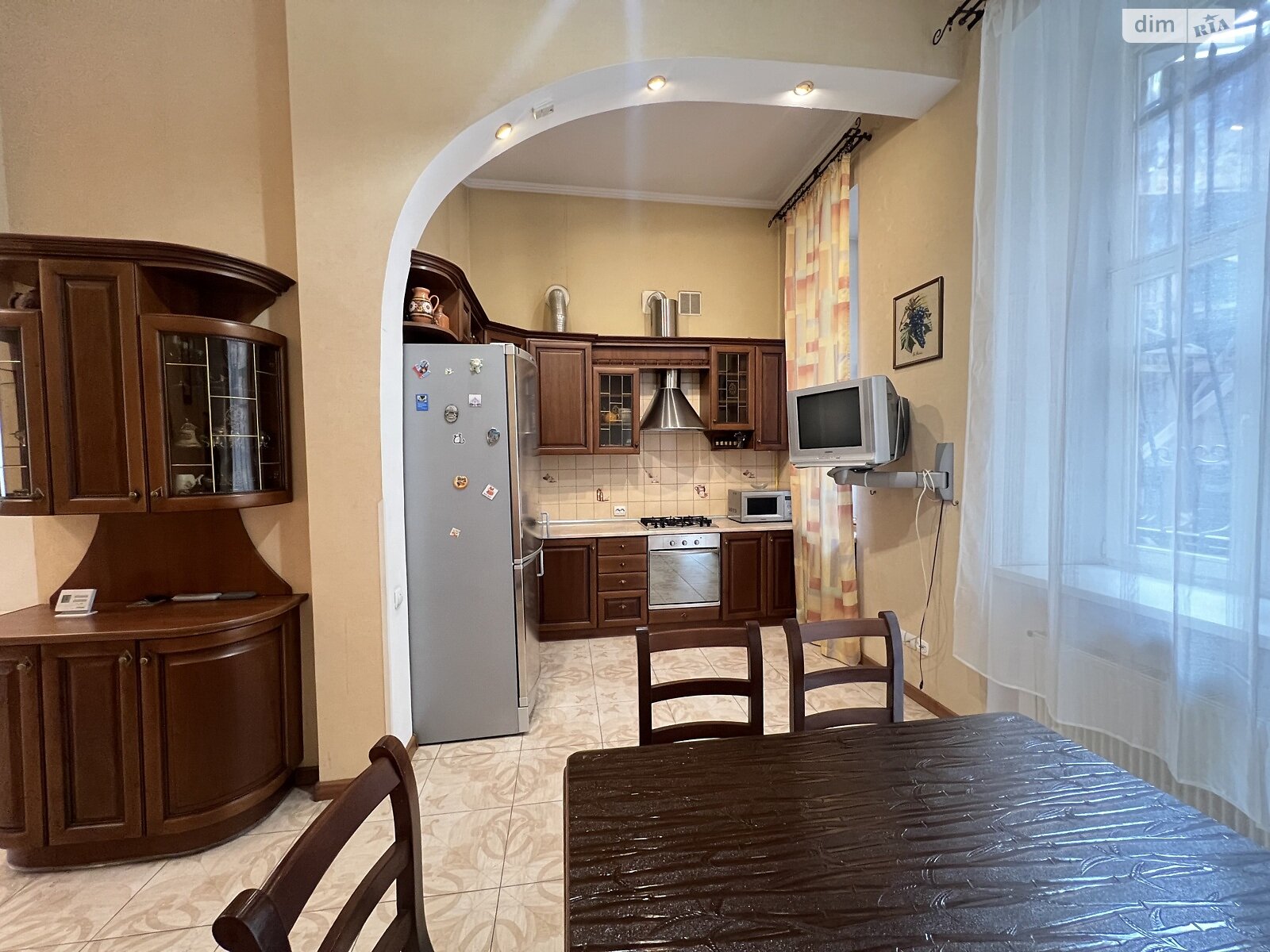 трехкомнатная квартира в Львове, район Центр, на просп. Шевченко в аренду на долгий срок помесячно фото 1 трехкомнатная квартира в Львове, район Центр, на просп. Шевченко в аренду на долгий срок помесячно фото 1