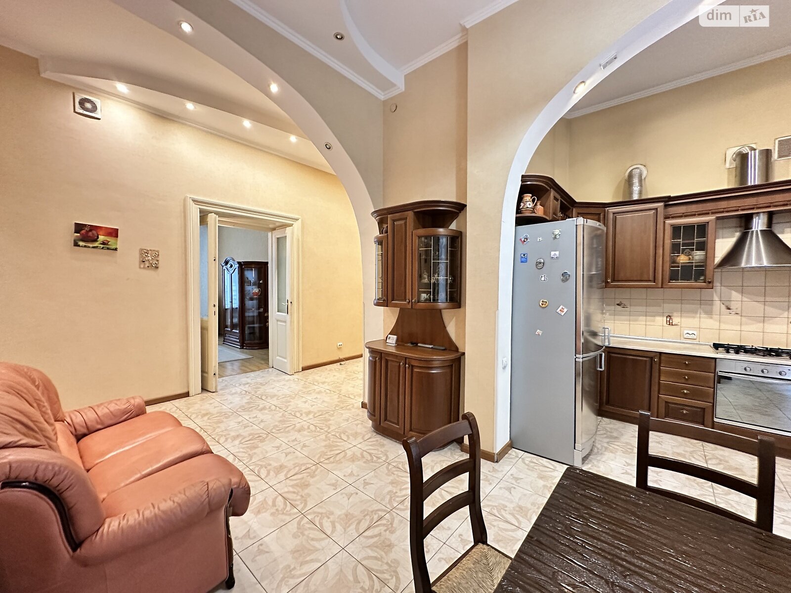 трехкомнатная квартира в Львове, район Центр, на просп. Шевченко в аренду на долгий срок помесячно фото 1 трехкомнатная квартира в Львове, район Центр, на просп. Шевченко в аренду на долгий срок помесячно фото 1