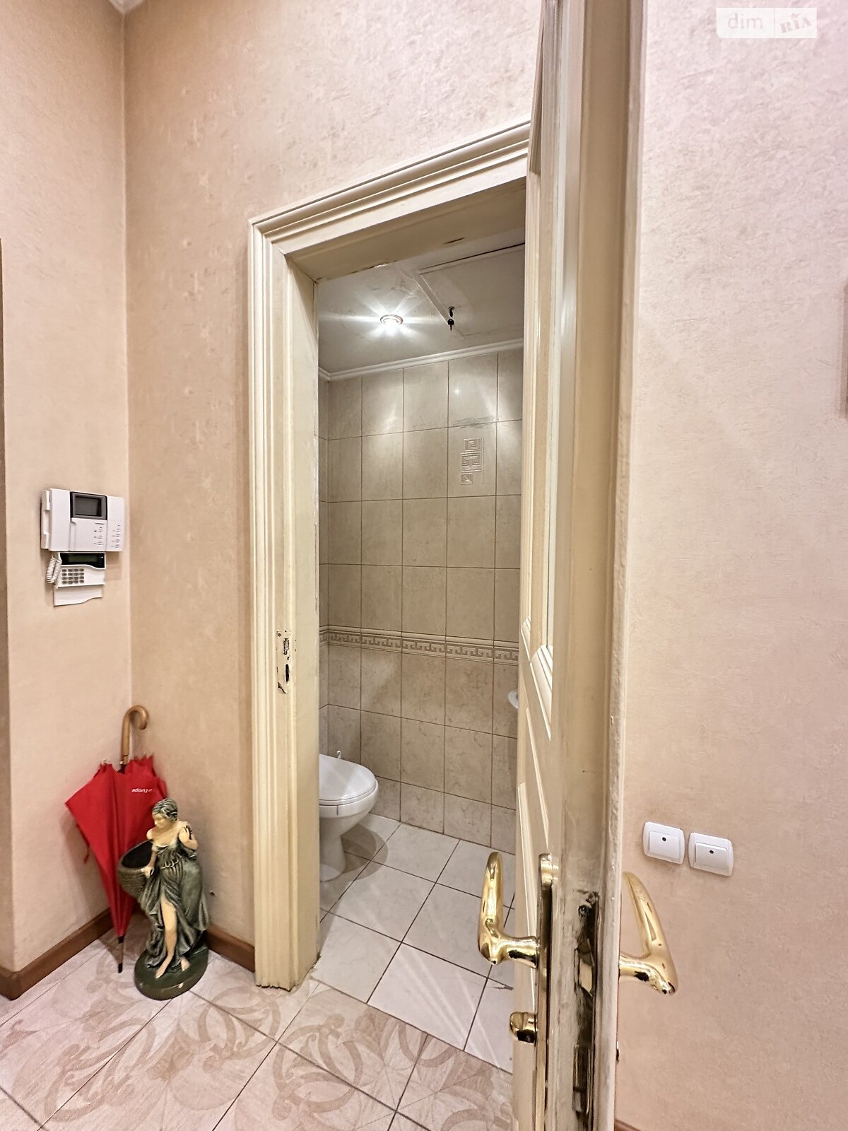 трехкомнатная квартира в Львове, район Центр, на просп. Шевченко в аренду на долгий срок помесячно фото 1 трехкомнатная квартира в Львове, район Центр, на просп. Шевченко в аренду на долгий срок помесячно фото 1