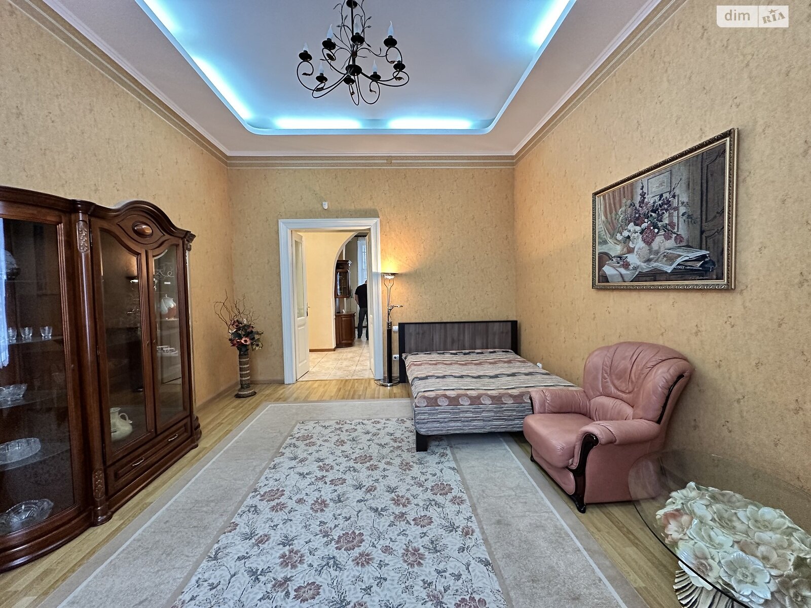 трехкомнатная квартира в Львове, район Центр, на просп. Шевченко в аренду на долгий срок помесячно фото 1 трехкомнатная квартира в Львове, район Центр, на просп. Шевченко в аренду на долгий срок помесячно фото 1