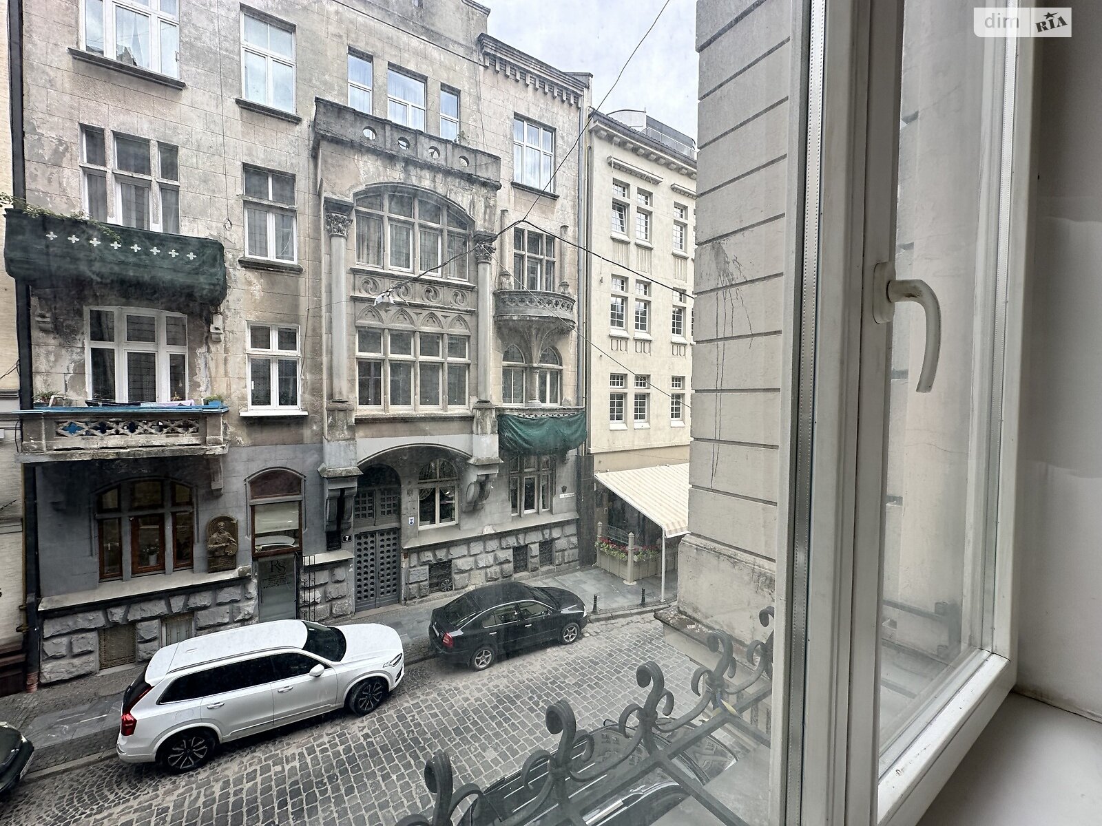 трехкомнатная квартира в Львове, район Центр, на просп. Шевченко в аренду на долгий срок помесячно фото 1 трехкомнатная квартира в Львове, район Центр, на просп. Шевченко в аренду на долгий срок помесячно фото 1