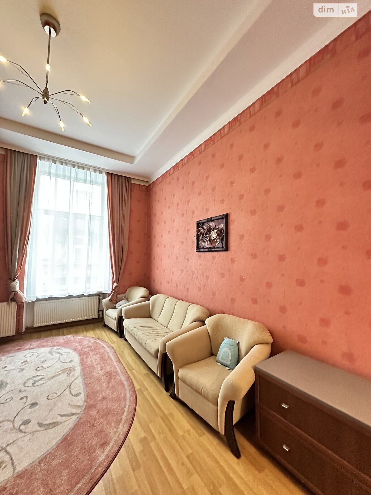 трехкомнатная квартира в Львове, район Центр, на просп. Шевченко в аренду на долгий срок помесячно фото 1 трехкомнатная квартира в Львове, район Центр, на просп. Шевченко в аренду на долгий срок помесячно фото 1