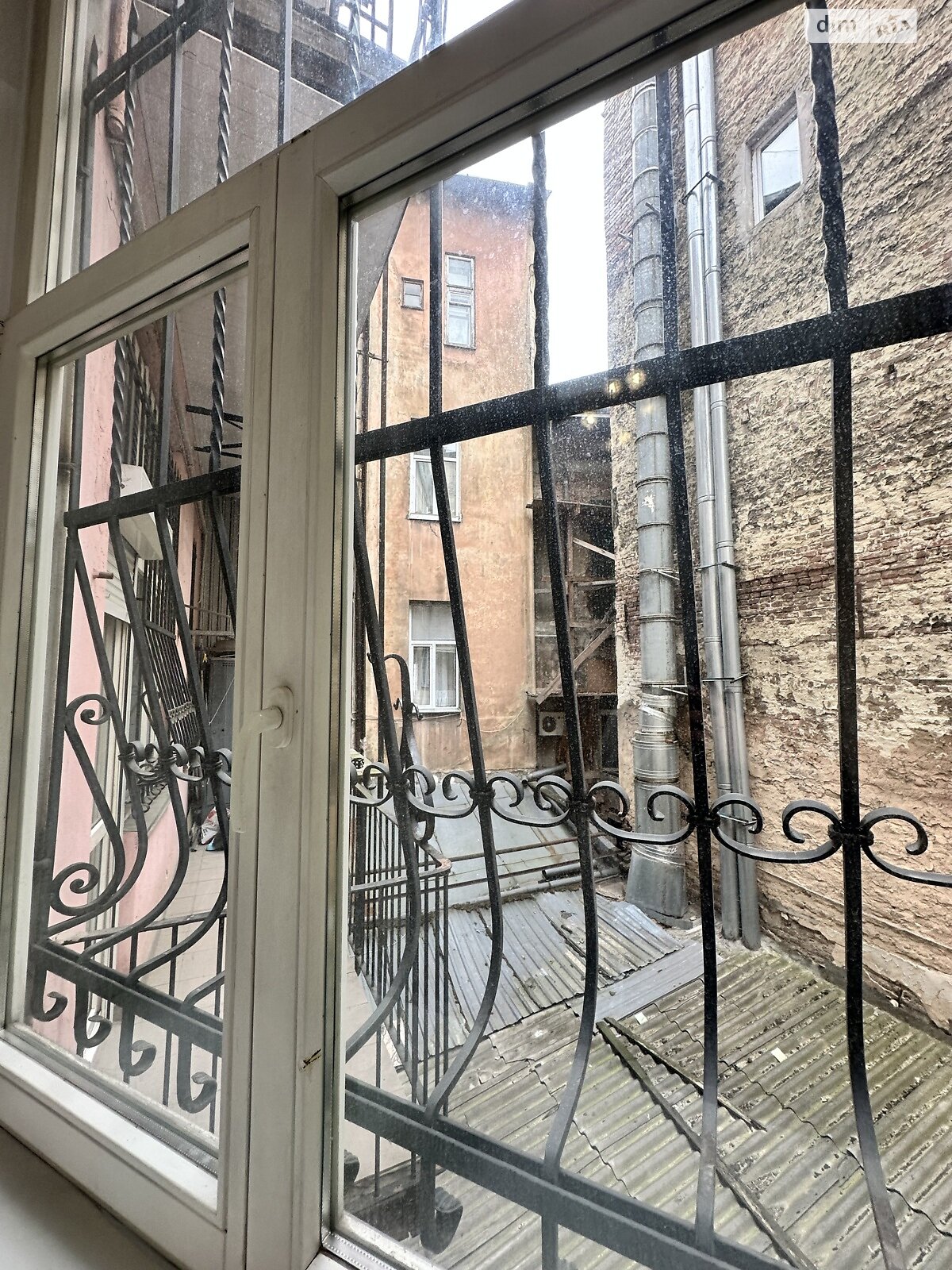 трехкомнатная квартира в Львове, район Центр, на просп. Шевченко в аренду на долгий срок помесячно фото 1 трехкомнатная квартира в Львове, район Центр, на просп. Шевченко в аренду на долгий срок помесячно фото 1