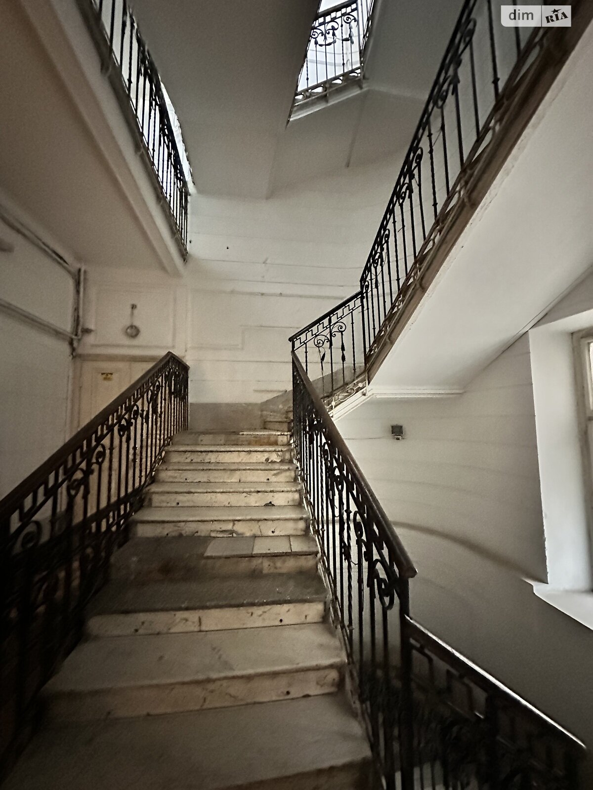 трехкомнатная квартира в Львове, район Центр, на просп. Шевченко в аренду на долгий срок помесячно фото 1 трехкомнатная квартира в Львове, район Центр, на просп. Шевченко в аренду на долгий срок помесячно фото 1