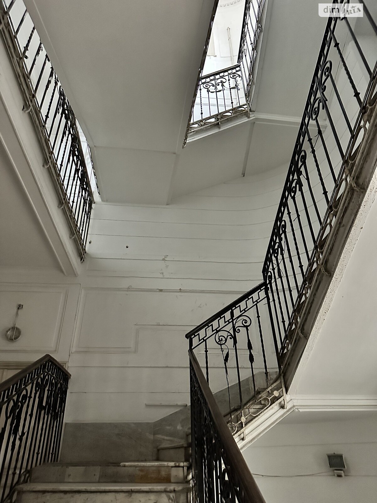 трехкомнатная квартира в Львове, район Центр, на просп. Шевченко в аренду на долгий срок помесячно фото 1 трехкомнатная квартира в Львове, район Центр, на просп. Шевченко в аренду на долгий срок помесячно фото 1