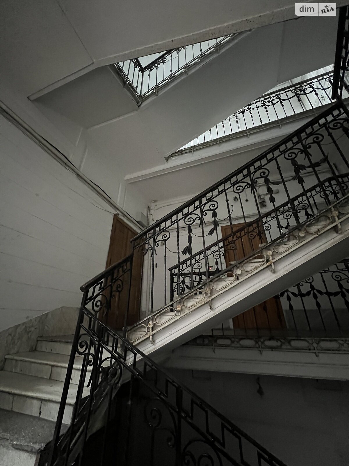 трехкомнатная квартира в Львове, район Центр, на просп. Шевченко в аренду на долгий срок помесячно фото 1 трехкомнатная квартира в Львове, район Центр, на просп. Шевченко в аренду на долгий срок помесячно фото 1