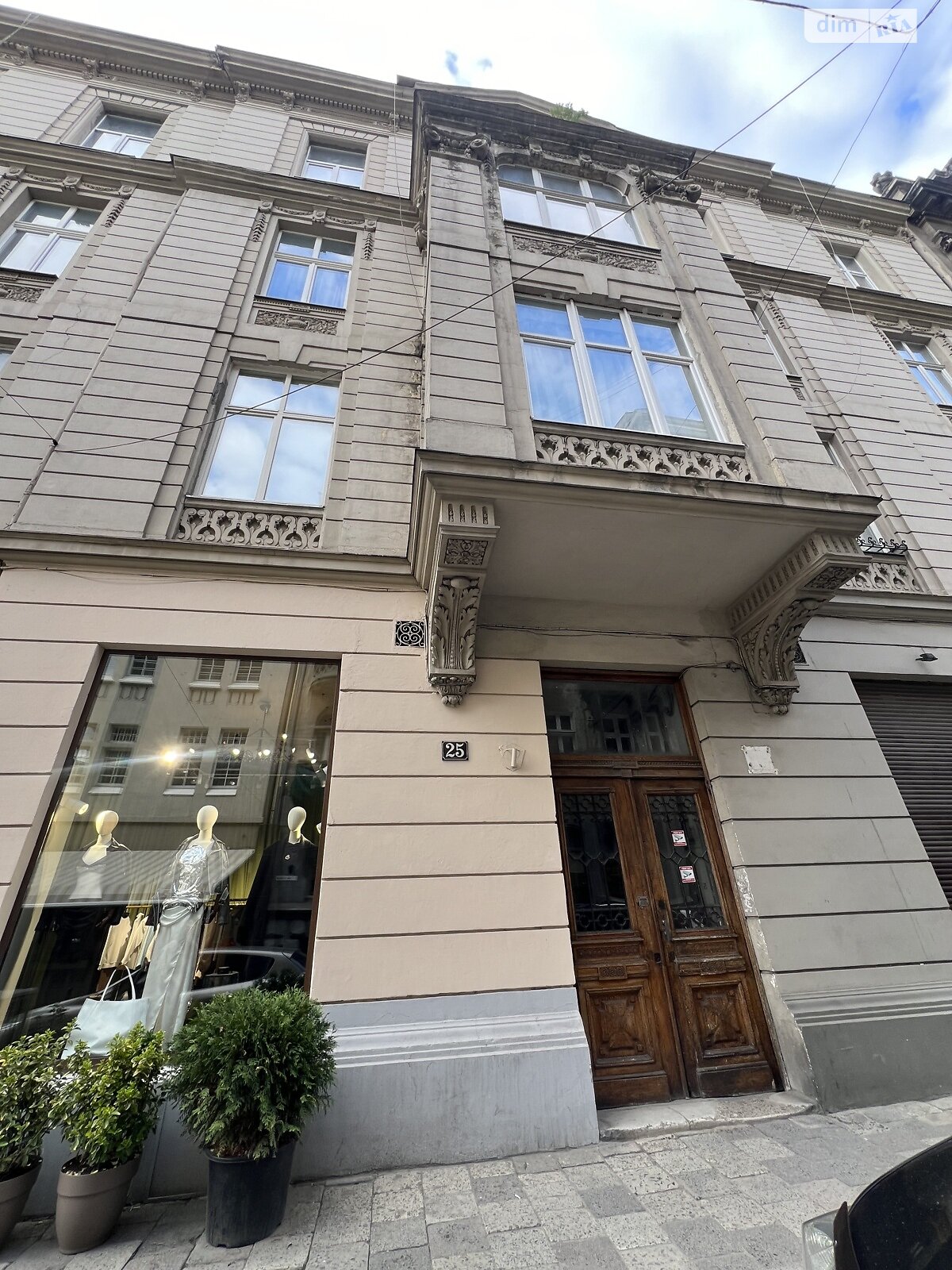 трехкомнатная квартира в Львове, район Центр, на просп. Шевченко в аренду на долгий срок помесячно фото 1 трехкомнатная квартира в Львове, район Центр, на просп. Шевченко в аренду на долгий срок помесячно фото 1