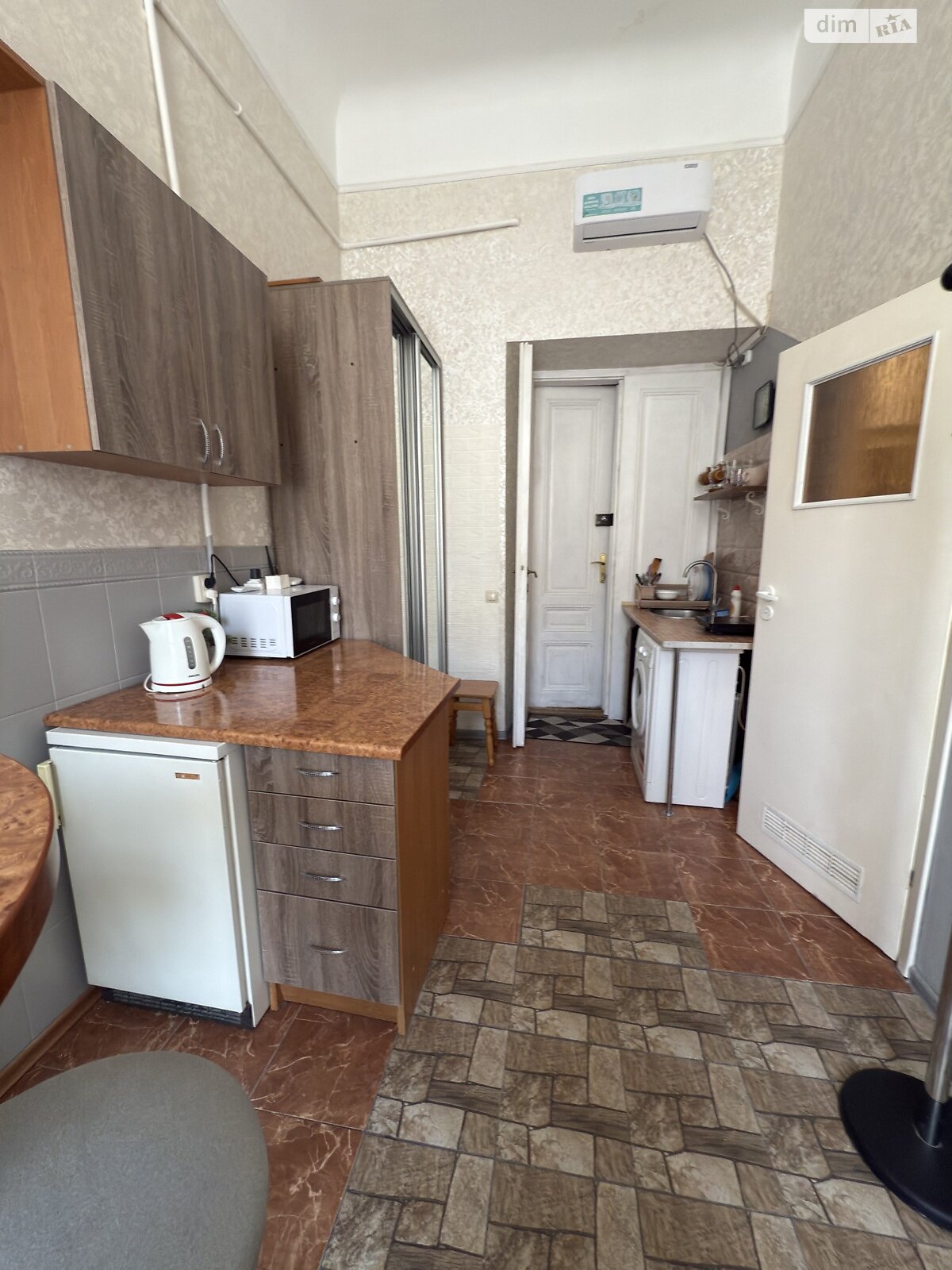 однокомнатная квартира с ремонтом в Львове, район Центр, на просп. Шевченко в аренду на долгий срок помесячно фото 1 однокомнатная квартира с ремонтом в Львове, район Центр, на просп. Шевченко в аренду на долгий срок помесячно фото 1