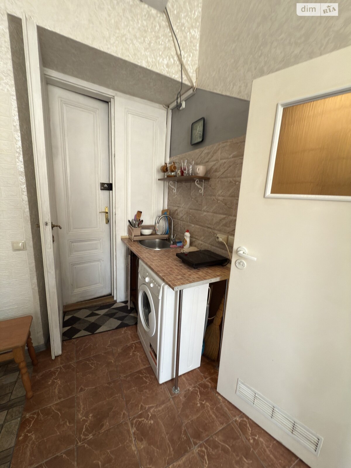 однокомнатная квартира с ремонтом в Львове, район Центр, на просп. Шевченко в аренду на долгий срок помесячно фото 1 однокомнатная квартира с ремонтом в Львове, район Центр, на просп. Шевченко в аренду на долгий срок помесячно фото 1