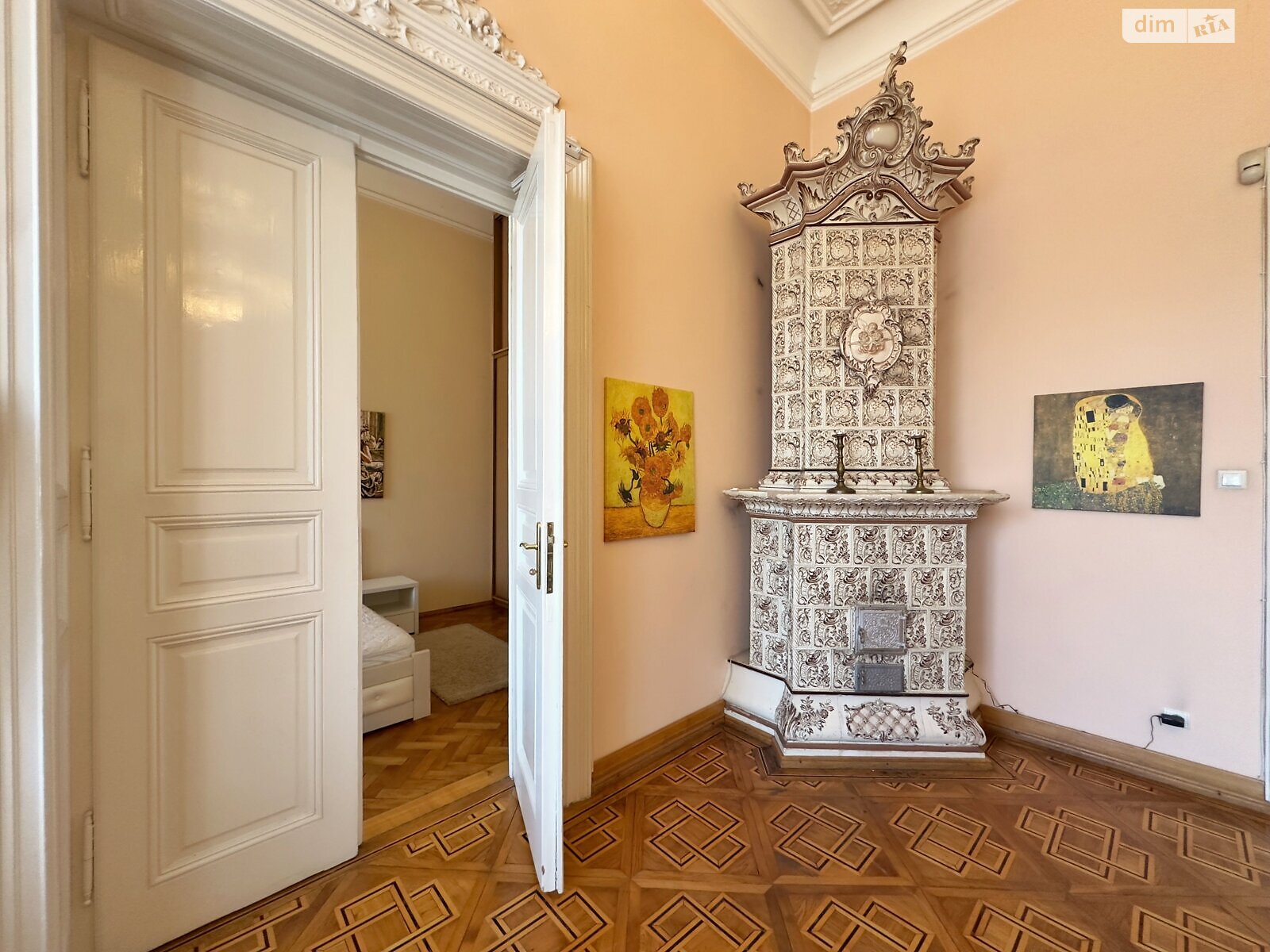 трехкомнатная квартира в Львове, район Центр, на просп. Свободы 29 в аренду на долгий срок помесячно фото 1 трехкомнатная квартира в Львове, район Центр, на просп. Свободы 29 в аренду на долгий срок помесячно фото 1