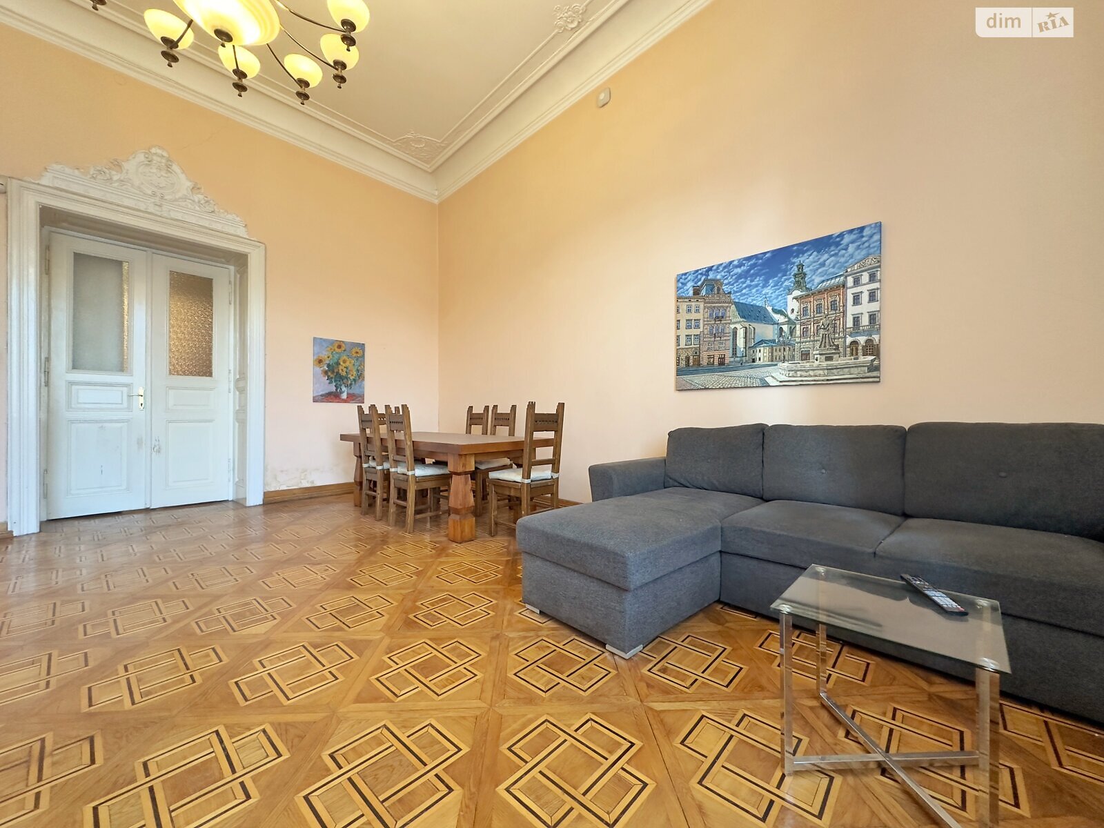 трехкомнатная квартира в Львове, район Центр, на просп. Свободы 29 в аренду на долгий срок помесячно фото 1 трехкомнатная квартира в Львове, район Центр, на просп. Свободы 29 в аренду на долгий срок помесячно фото 1