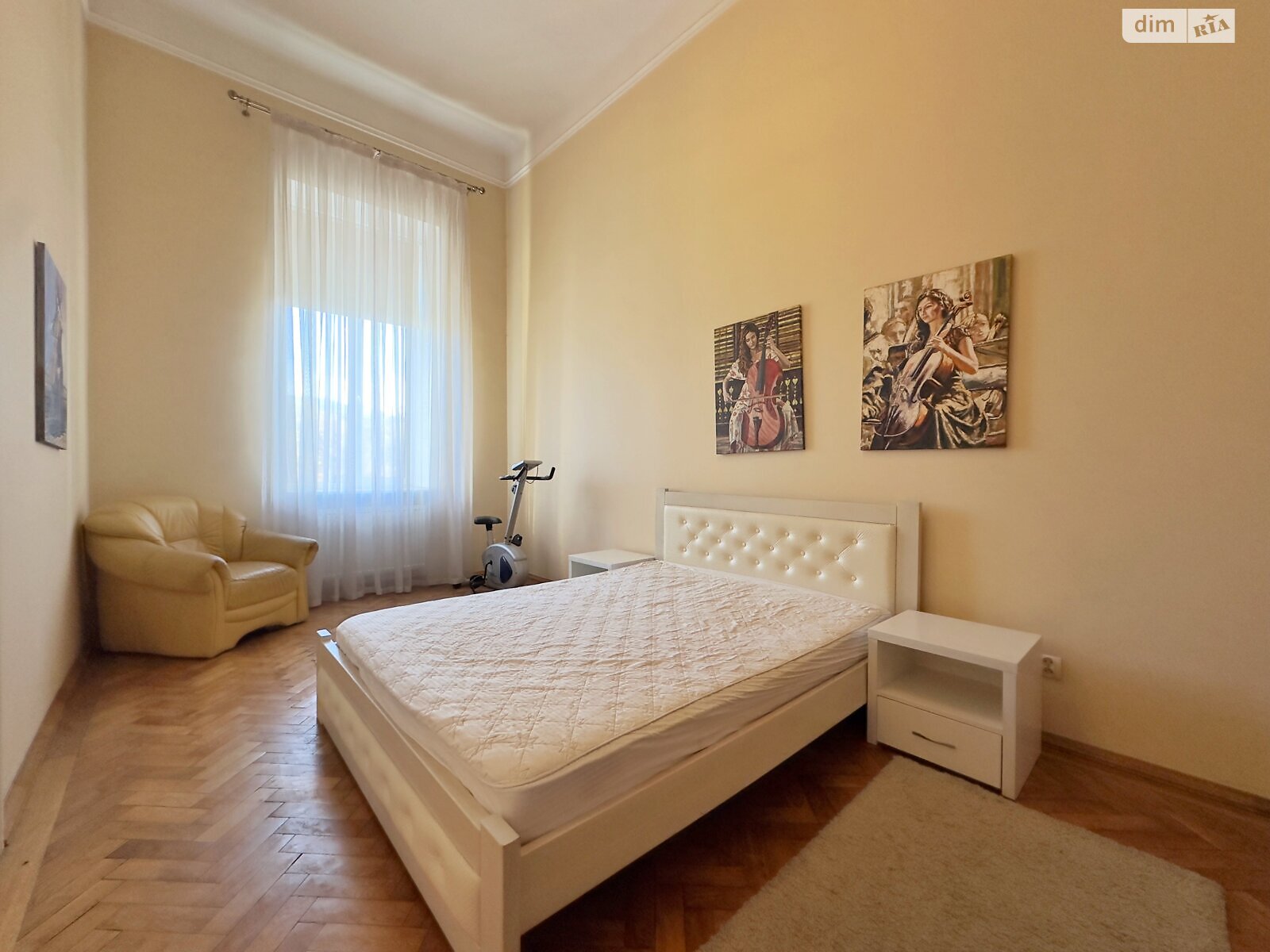 трехкомнатная квартира в Львове, район Центр, на просп. Свободы 29 в аренду на долгий срок помесячно фото 1 трехкомнатная квартира в Львове, район Центр, на просп. Свободы 29 в аренду на долгий срок помесячно фото 1