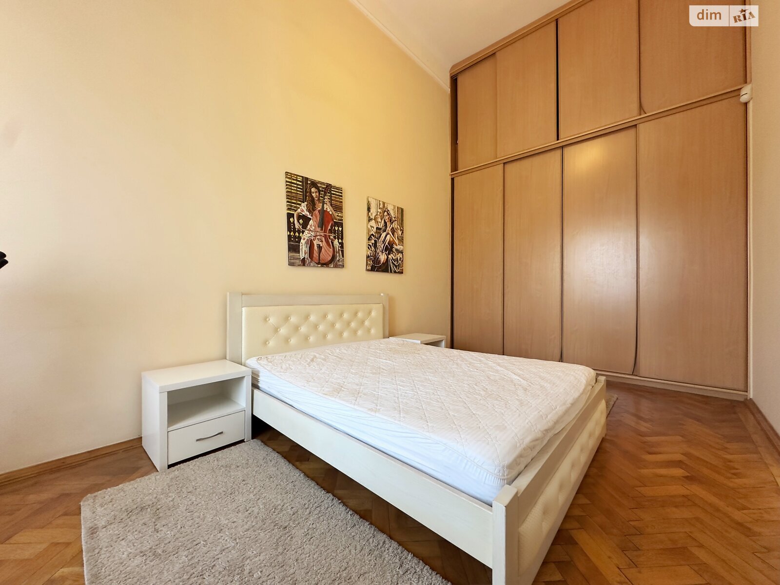 трехкомнатная квартира в Львове, район Центр, на просп. Свободы 29 в аренду на долгий срок помесячно фото 1 трехкомнатная квартира в Львове, район Центр, на просп. Свободы 29 в аренду на долгий срок помесячно фото 1