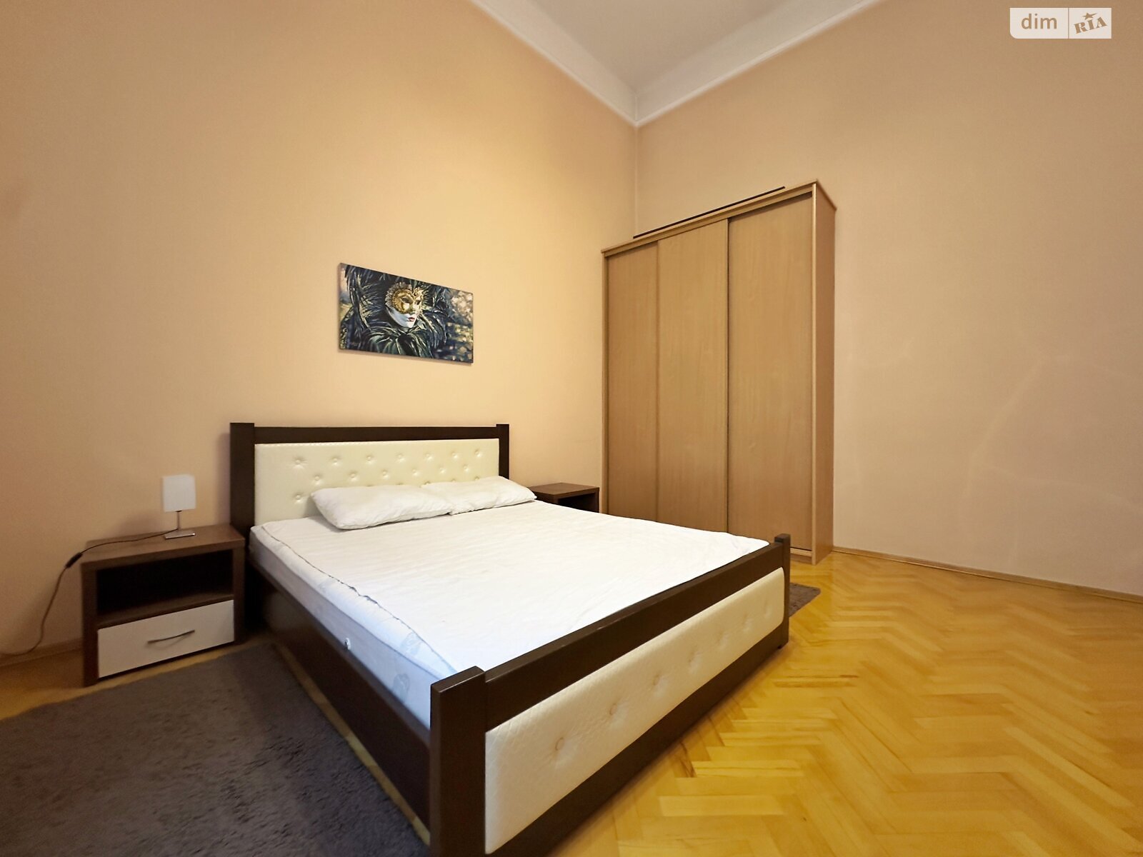 трехкомнатная квартира в Львове, район Центр, на просп. Свободы 29 в аренду на долгий срок помесячно фото 1 трехкомнатная квартира в Львове, район Центр, на просп. Свободы 29 в аренду на долгий срок помесячно фото 1