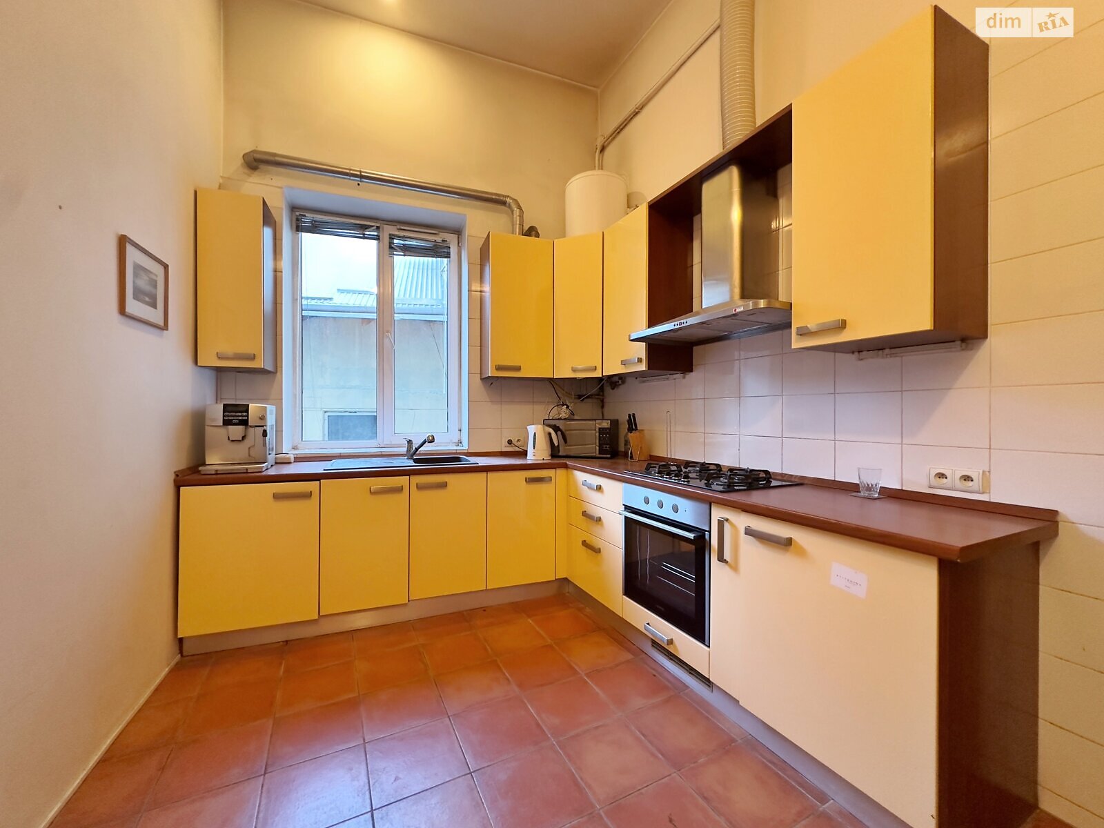 трехкомнатная квартира в Львове, район Центр, на просп. Свободы 29 в аренду на долгий срок помесячно фото 1 трехкомнатная квартира в Львове, район Центр, на просп. Свободы 29 в аренду на долгий срок помесячно фото 1