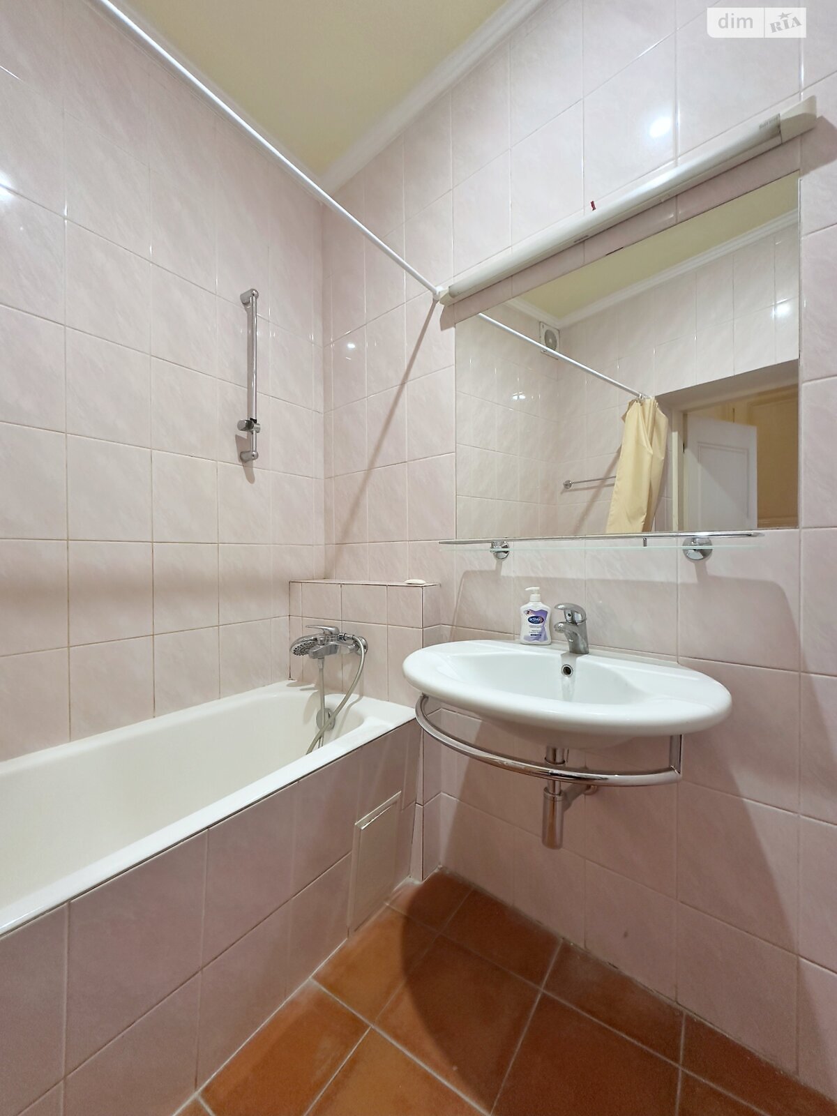 трехкомнатная квартира в Львове, район Центр, на просп. Свободы 29 в аренду на долгий срок помесячно фото 1 трехкомнатная квартира в Львове, район Центр, на просп. Свободы 29 в аренду на долгий срок помесячно фото 1