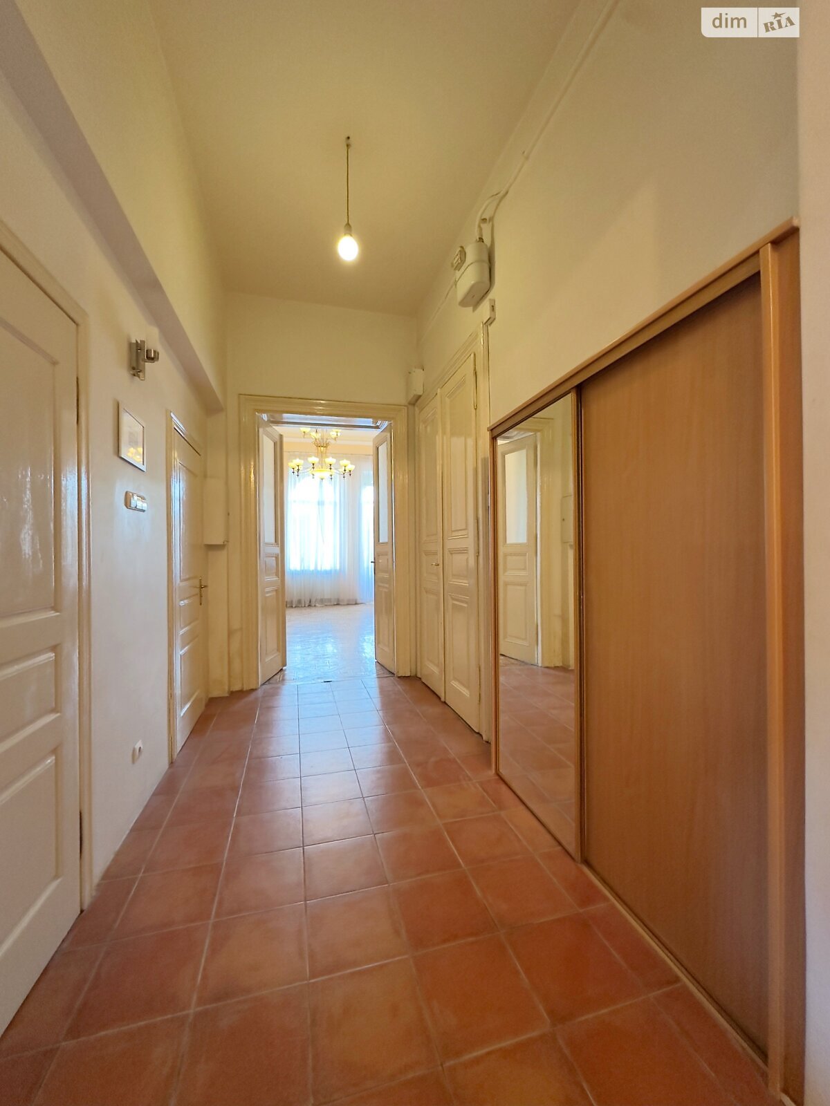 трехкомнатная квартира в Львове, район Центр, на просп. Свободы 29 в аренду на долгий срок помесячно фото 1 трехкомнатная квартира в Львове, район Центр, на просп. Свободы 29 в аренду на долгий срок помесячно фото 1