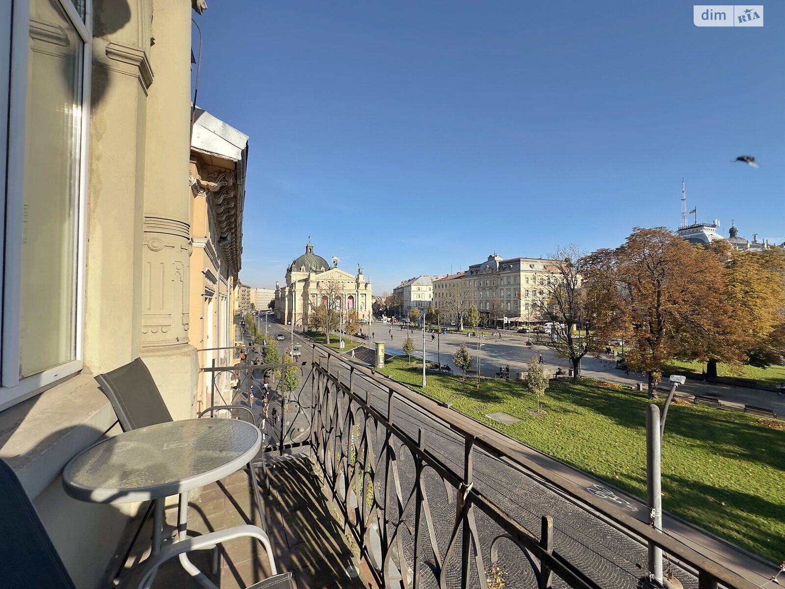 трехкомнатная квартира в Львове, район Центр, на просп. Свободы 29 в аренду на долгий срок помесячно фото 1 трехкомнатная квартира в Львове, район Центр, на просп. Свободы 29 в аренду на долгий срок помесячно фото 1