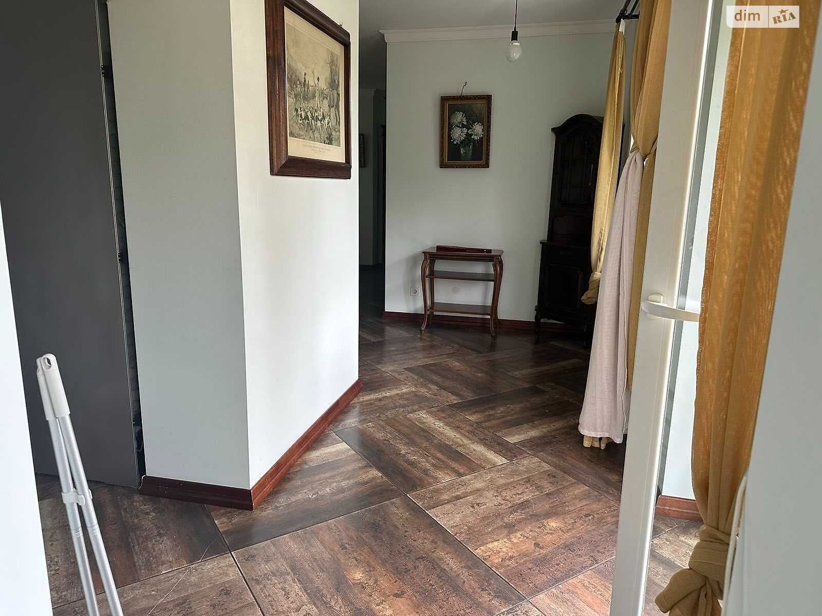 трикімнатна квартира в Львові, район Цетнерівка, на вул. Мечникова в довготривалу оренду помісячно фото 1 трикімнатна квартира в Львові, район Цетнерівка, на вул. Мечникова в довготривалу оренду помісячно фото 1