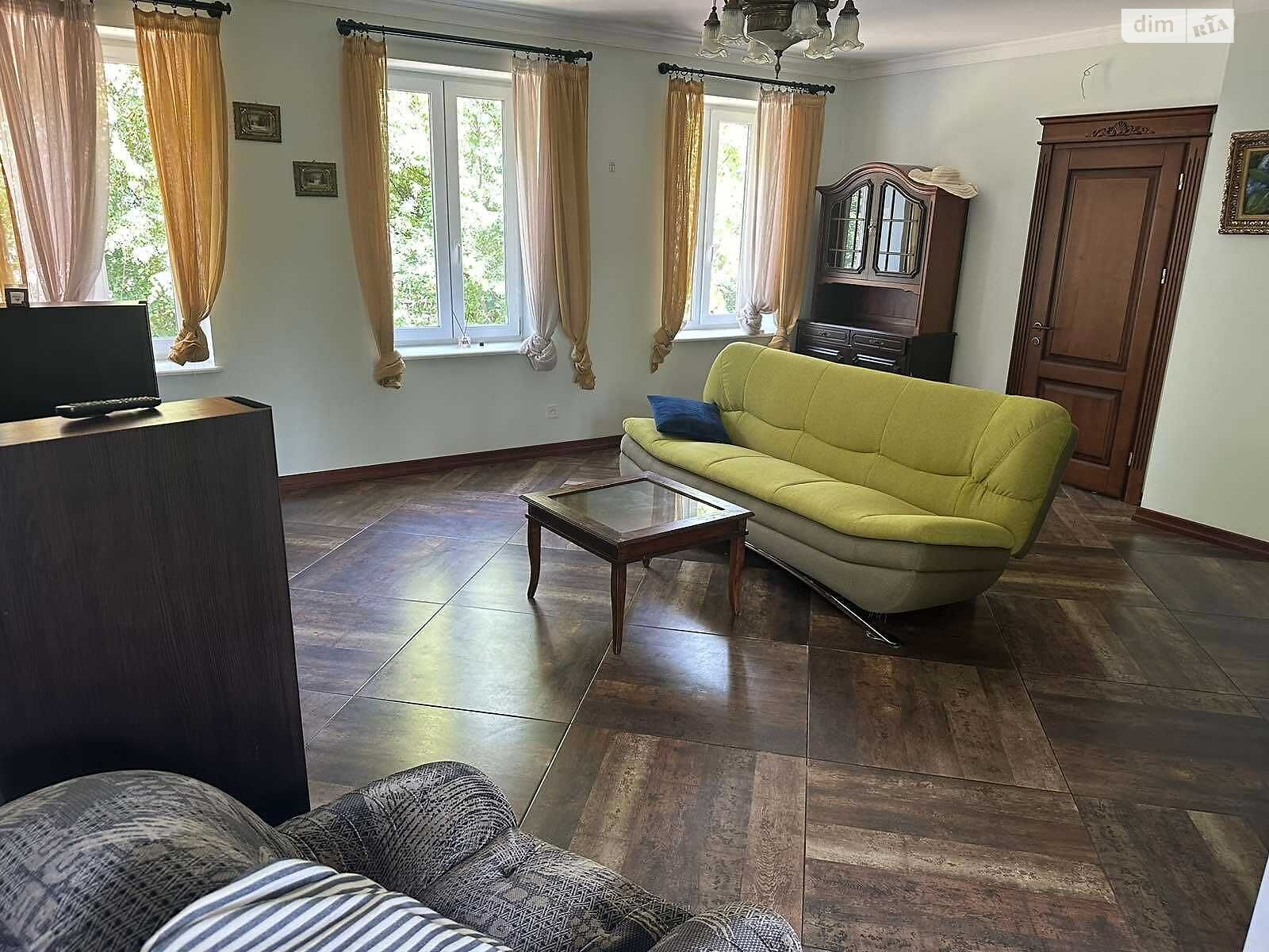 трикімнатна квартира в Львові, район Цетнерівка, на вул. Мечникова в довготривалу оренду помісячно фото 1 трикімнатна квартира в Львові, район Цетнерівка, на вул. Мечникова в довготривалу оренду помісячно фото 1