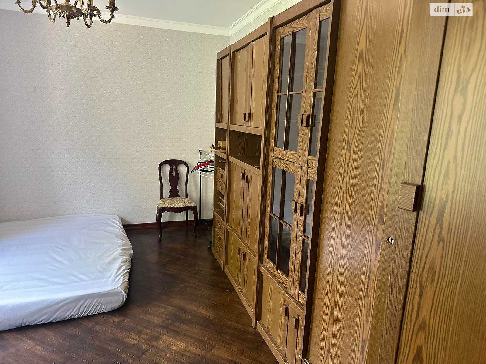 трикімнатна квартира в Львові, район Цетнерівка, на вул. Мечникова в довготривалу оренду помісячно фото 1 трикімнатна квартира в Львові, район Цетнерівка, на вул. Мечникова в довготривалу оренду помісячно фото 1