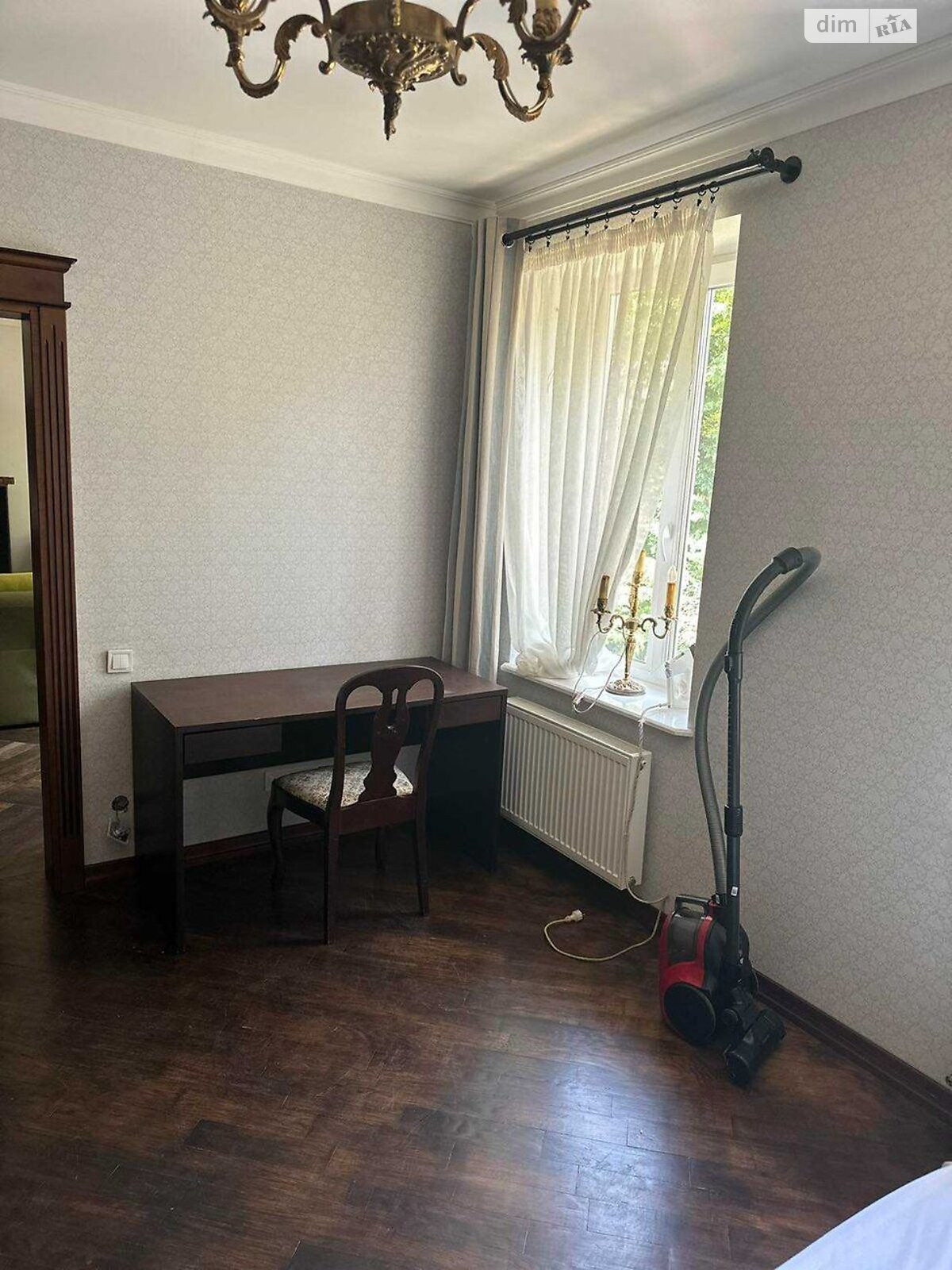 трикімнатна квартира в Львові, район Цетнерівка, на вул. Мечникова в довготривалу оренду помісячно фото 1 трикімнатна квартира в Львові, район Цетнерівка, на вул. Мечникова в довготривалу оренду помісячно фото 1