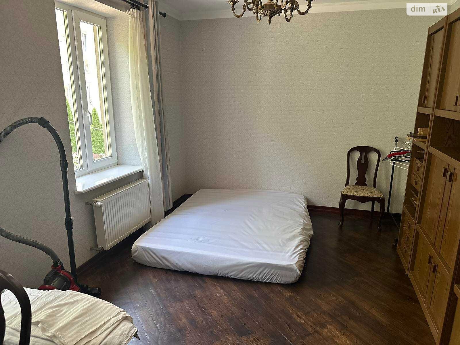 трикімнатна квартира в Львові, район Цетнерівка, на вул. Мечникова в довготривалу оренду помісячно фото 1 трикімнатна квартира в Львові, район Цетнерівка, на вул. Мечникова в довготривалу оренду помісячно фото 1