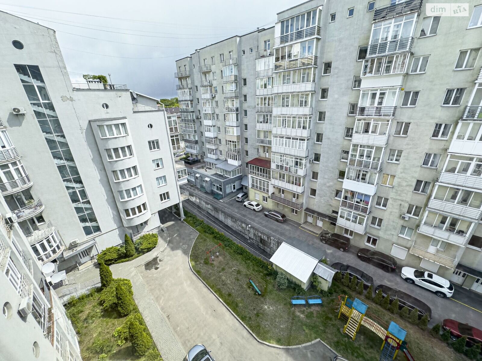 трехкомнатная квартира в Львове, район Вулька, на ул. Академика Сахарова Андрея в аренду на долгий срок помесячно фото 1 трехкомнатная квартира в Львове, район Вулька, на ул. Академика Сахарова Андрея в аренду на долгий срок помесячно фото 1