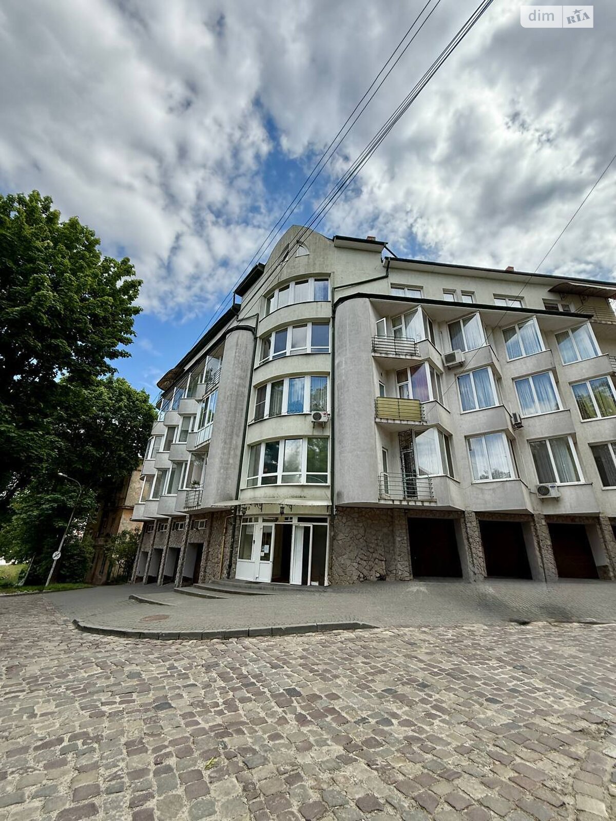 чотирикімнатна квартира в Львові, район Вулька, на вул. Карпинця Івана в довготривалу оренду помісячно фото 1 чотирикімнатна квартира в Львові, район Вулька, на вул. Карпинця Івана в довготривалу оренду помісячно фото 1