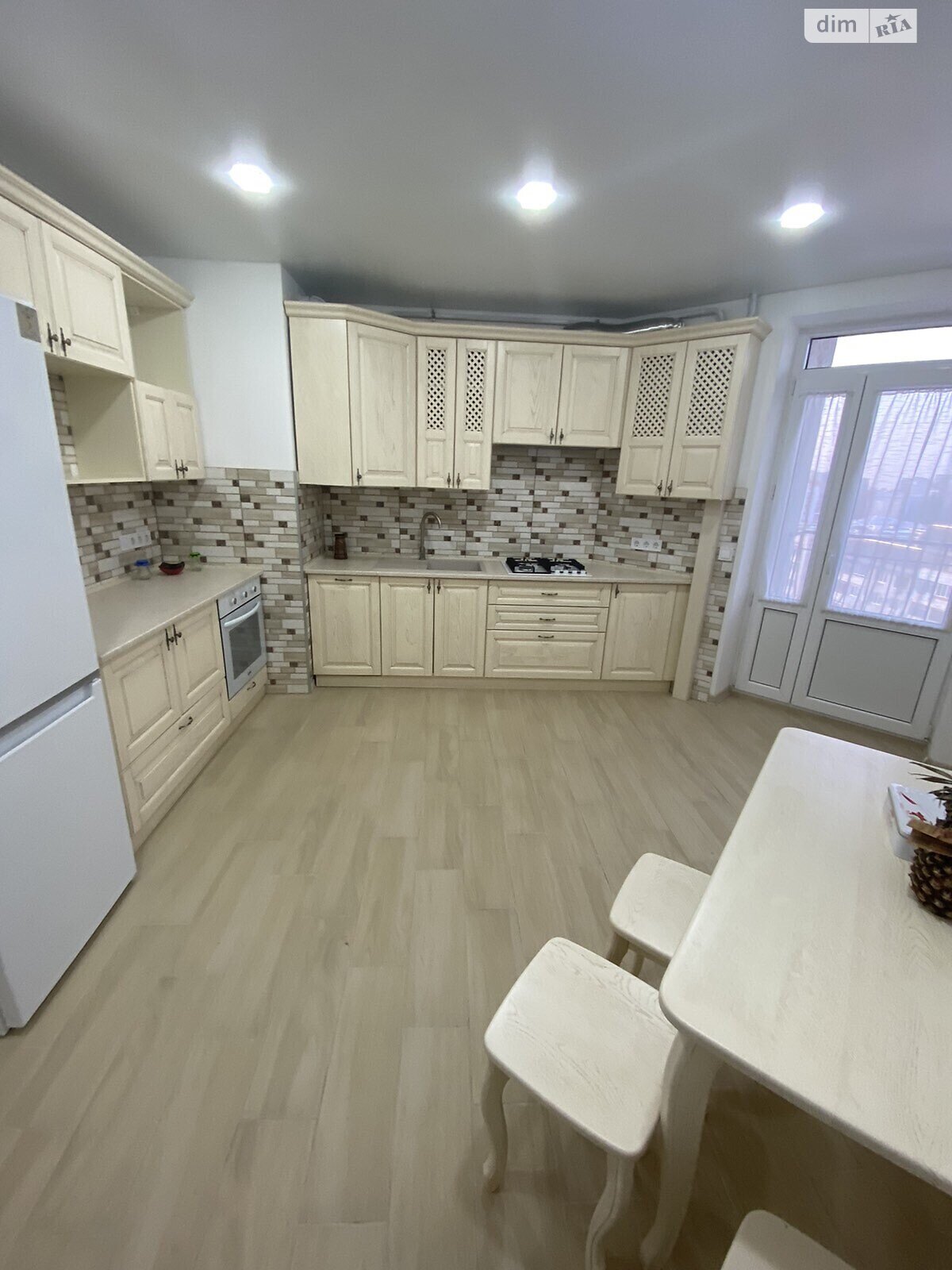 трехкомнатная квартира в Львове, район Южный, на ул. Кульпарковская 156А в аренду на долгий срок помесячно фото 1